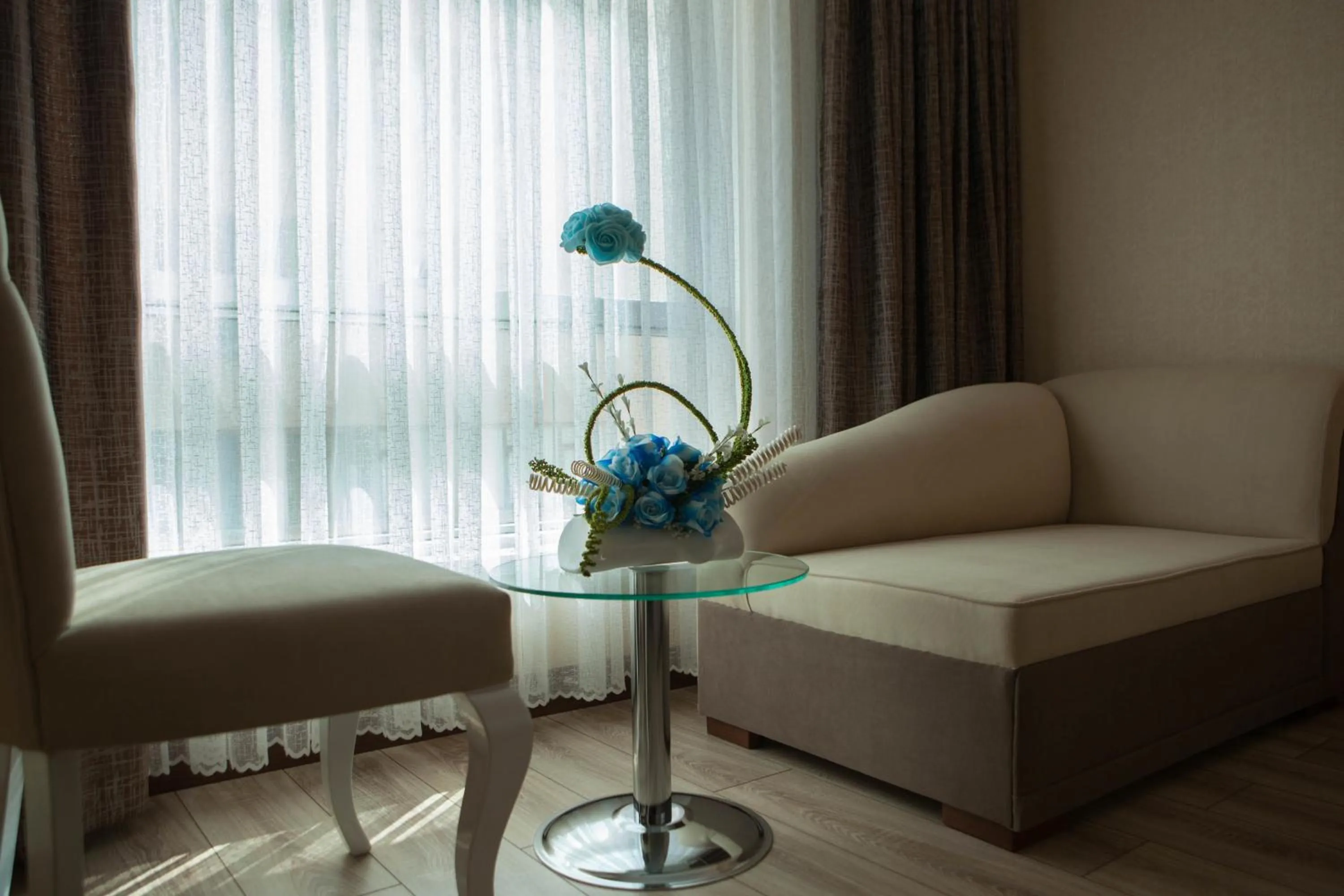 Photo of the whole room in Mitannia Regency Hotel