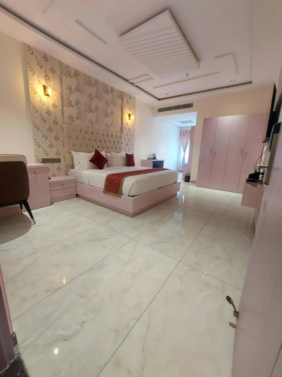 Bedroom, Bed in Hotel Yathin