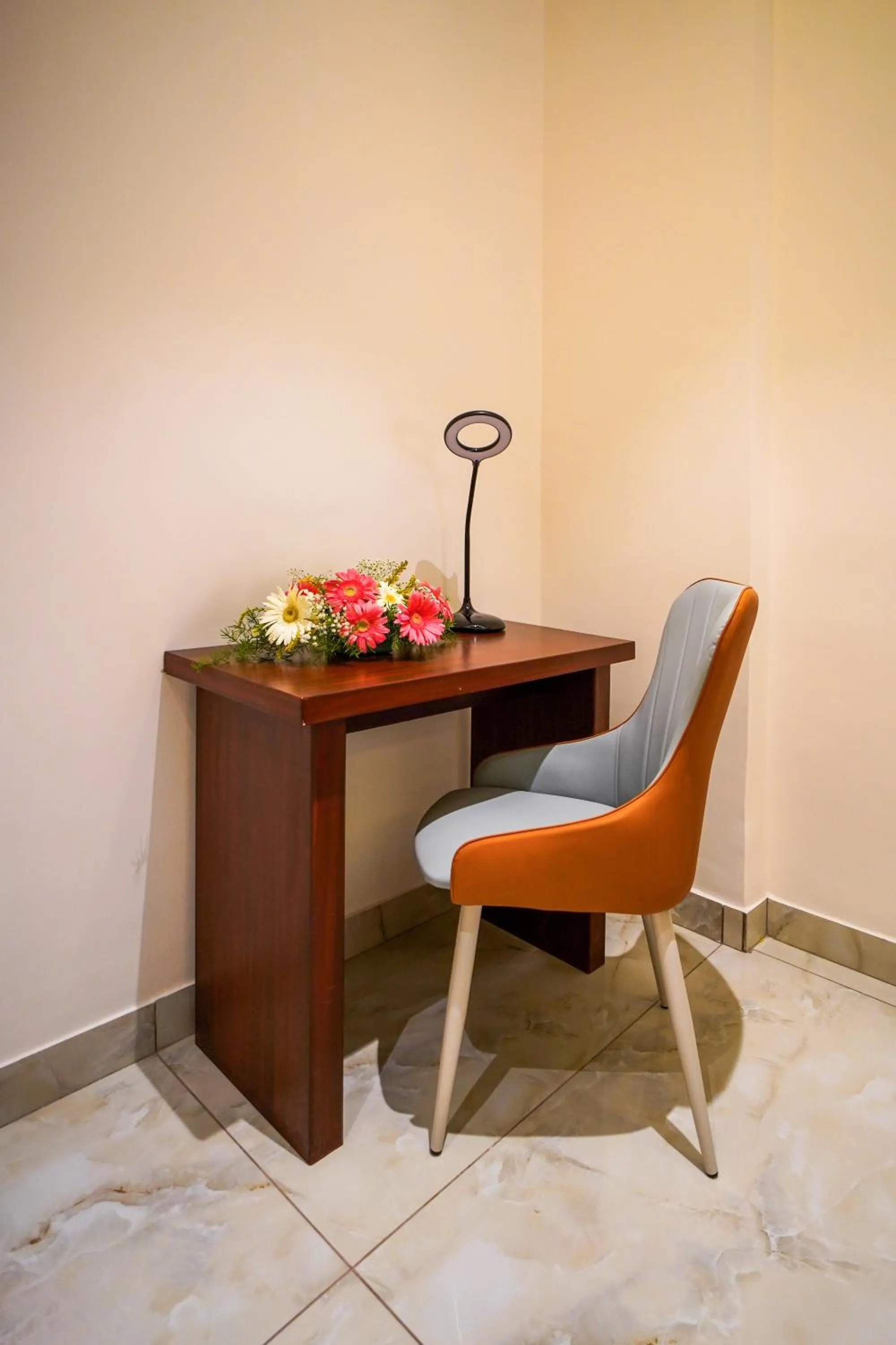 hair dresser in Hotel Yathin