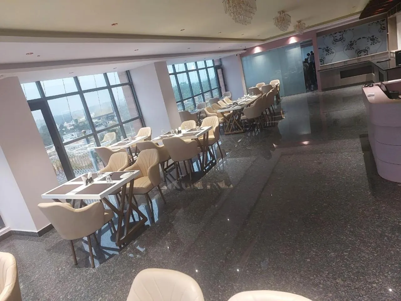 Restaurant/places to eat in Hotel Yathin