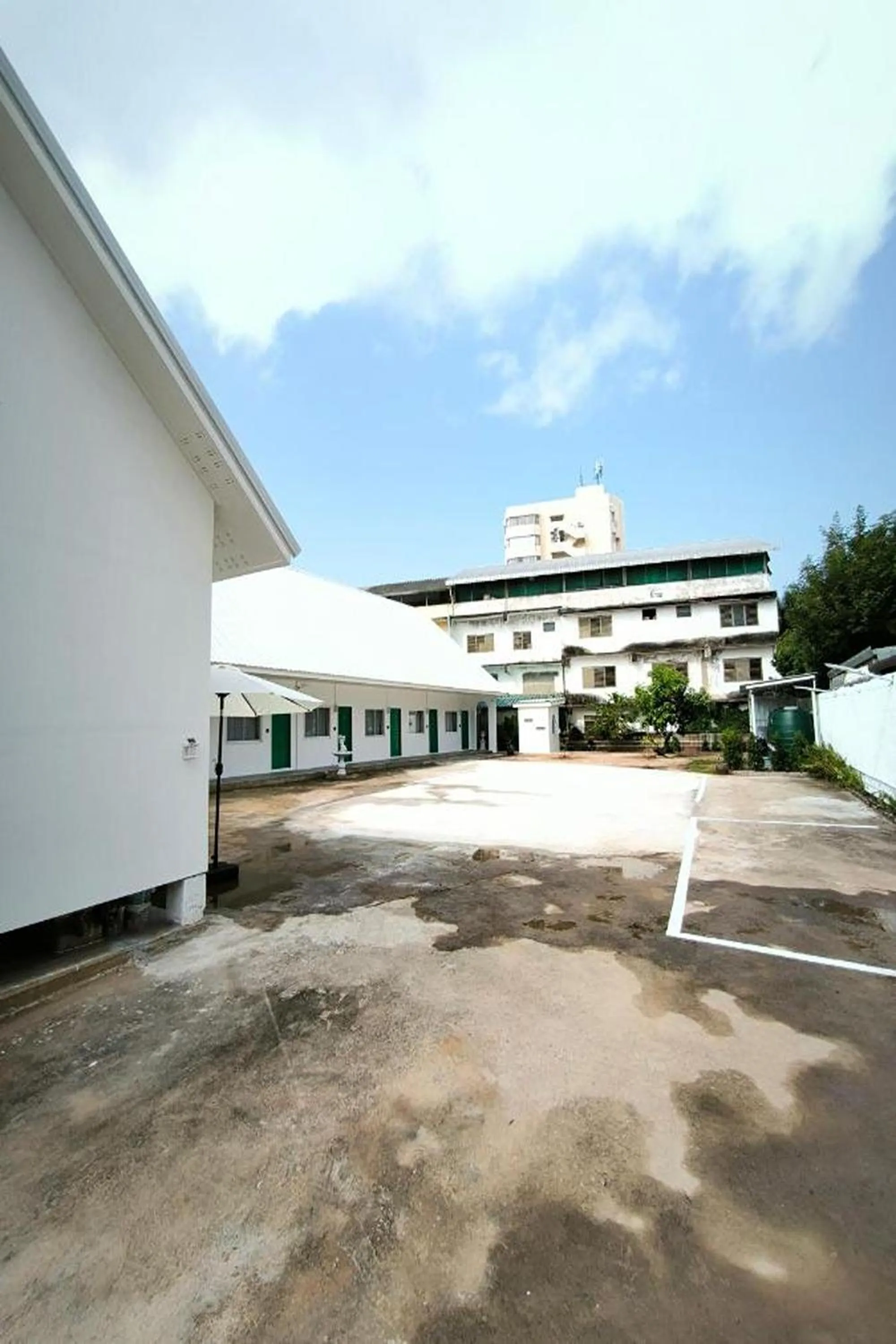 Property building in Ban Ye