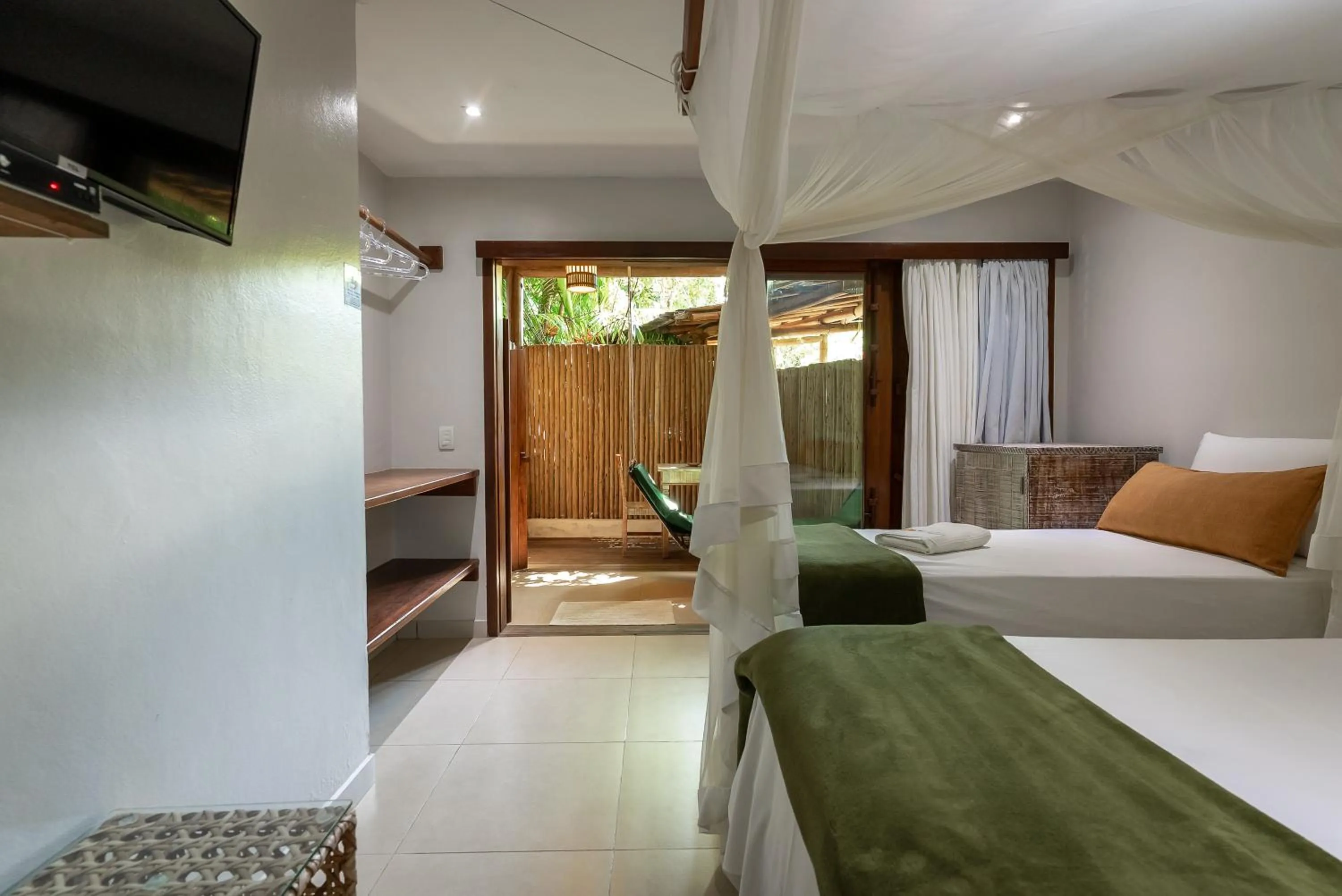 Photo of the whole room, Bed in Pousada Cajueiro Trancoso