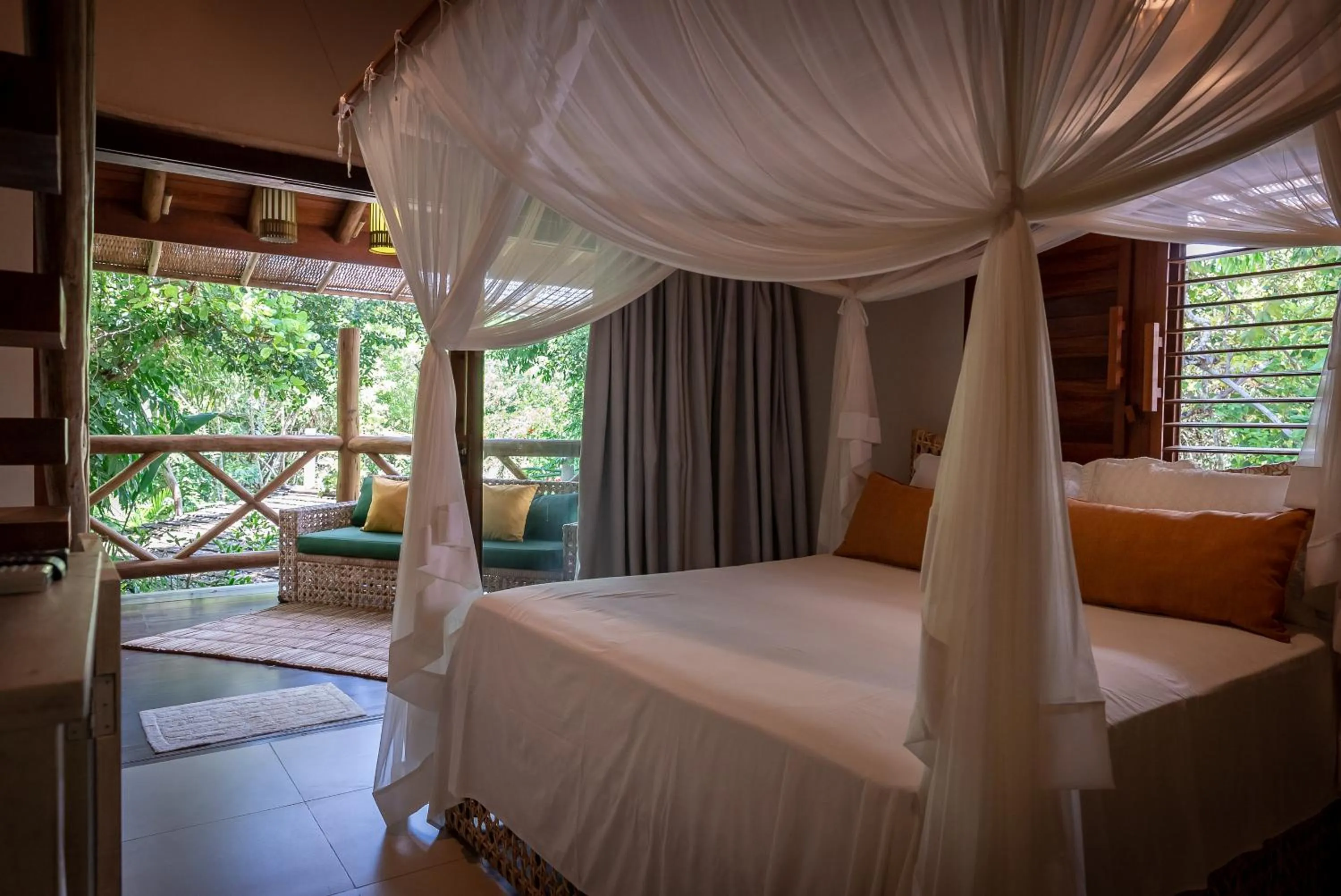 Photo of the whole room, Bed in Pousada Cajueiro Trancoso