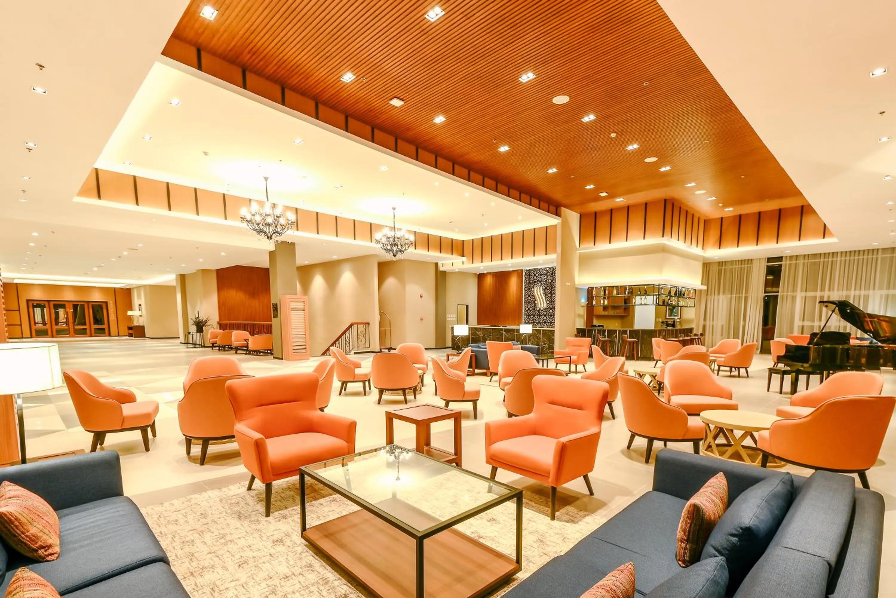 Lounge or bar in Sotogrande Hotel and Convention Center Batangas