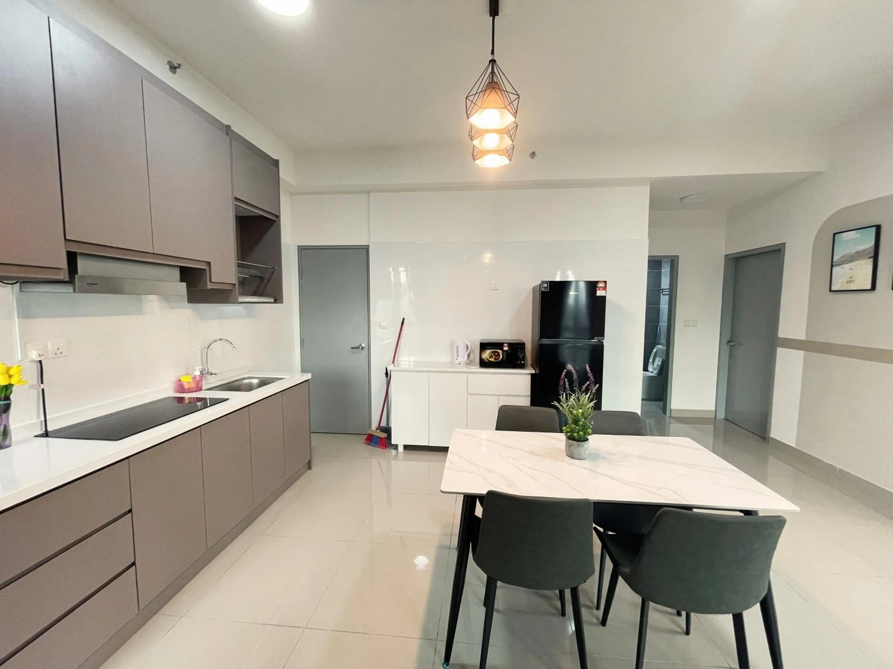 Kitchen or kitchenette in 121 Residences by The Homez Near One Utama, Starling Mall, Atria