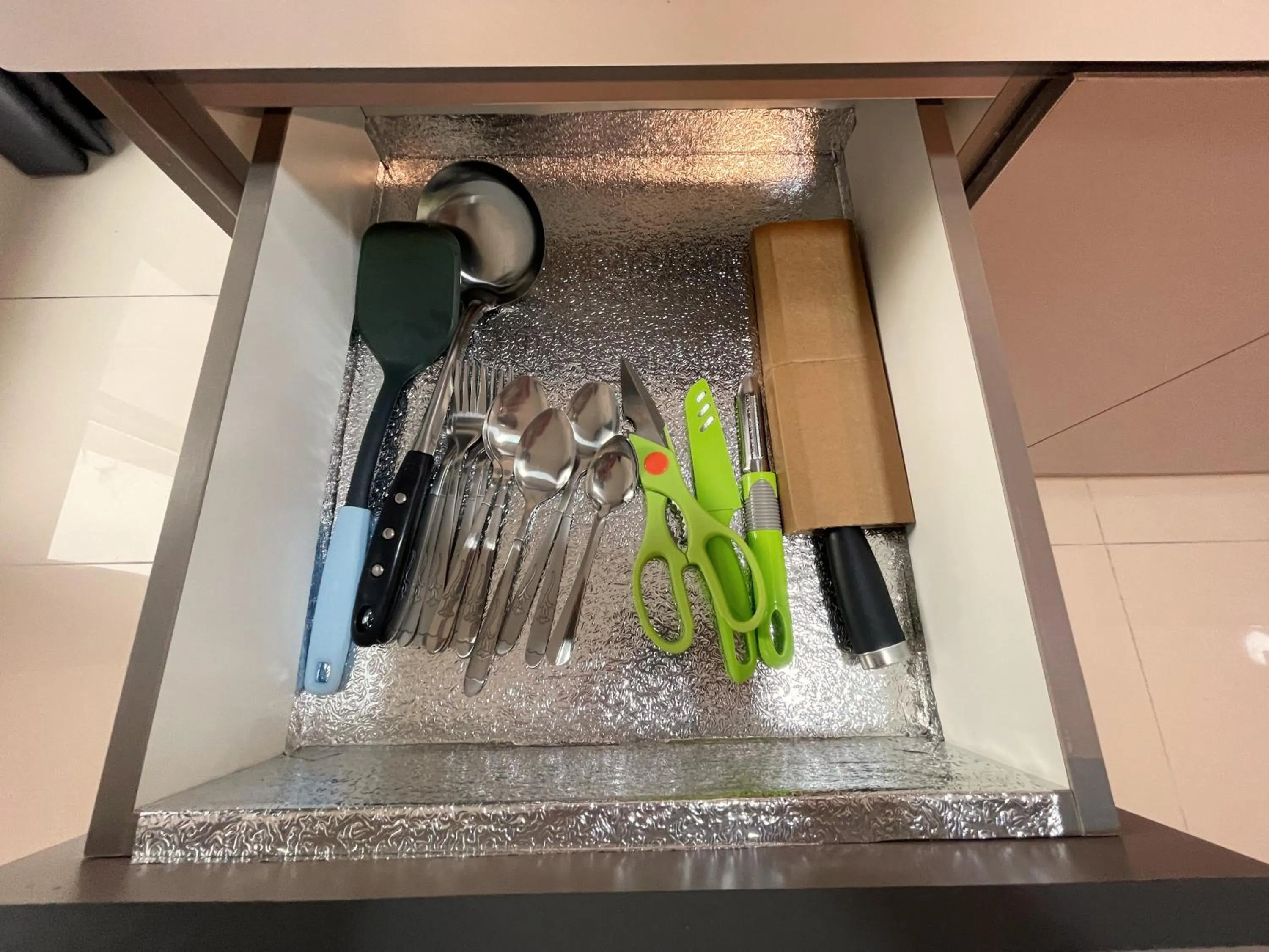 Kitchen or kitchenette in 121 Residences by The Homez Near One Utama, Starling Mall, Atria