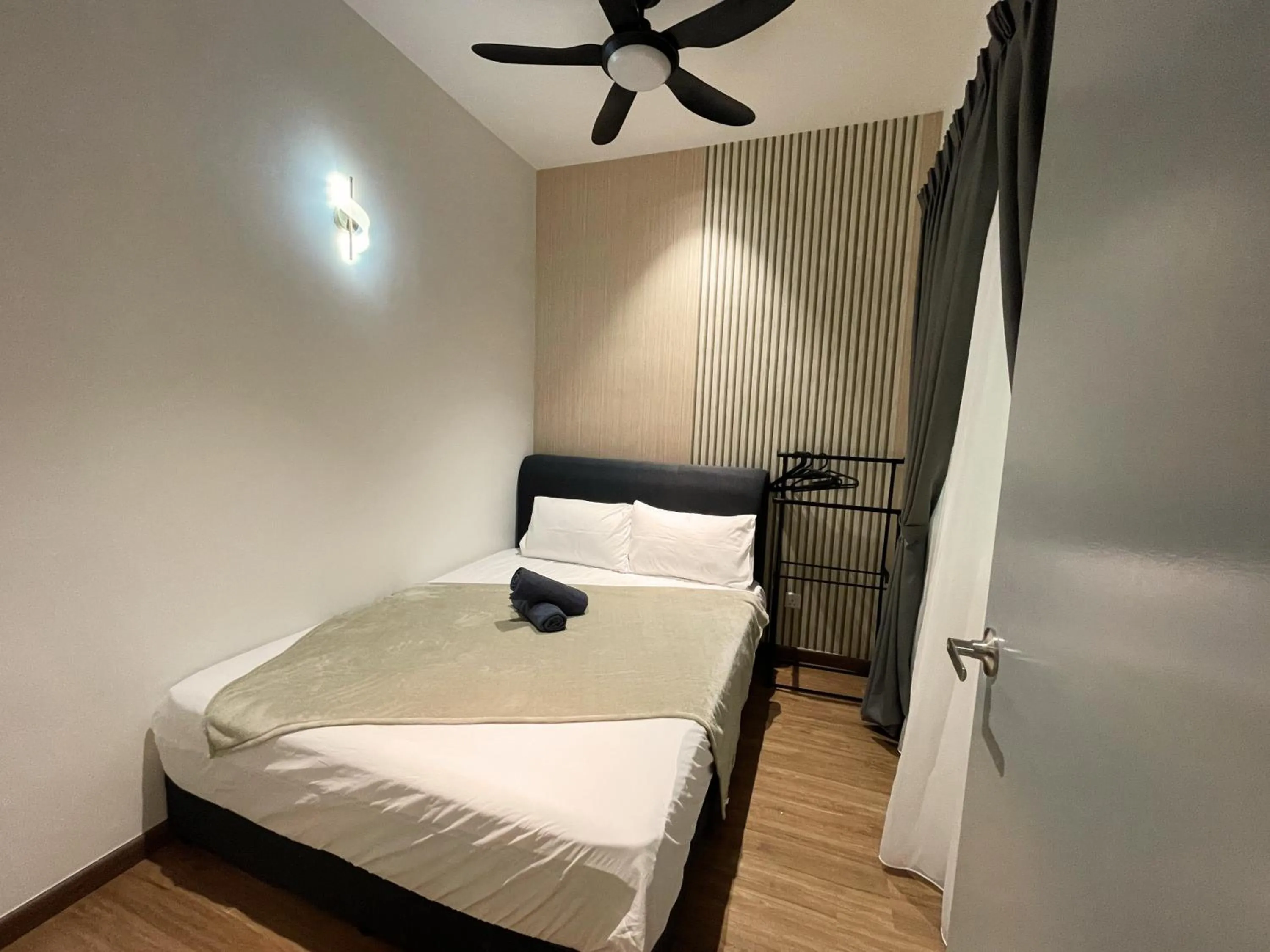 Bed in 121 Residences by The Homez Near One Utama, Starling Mall, Atria