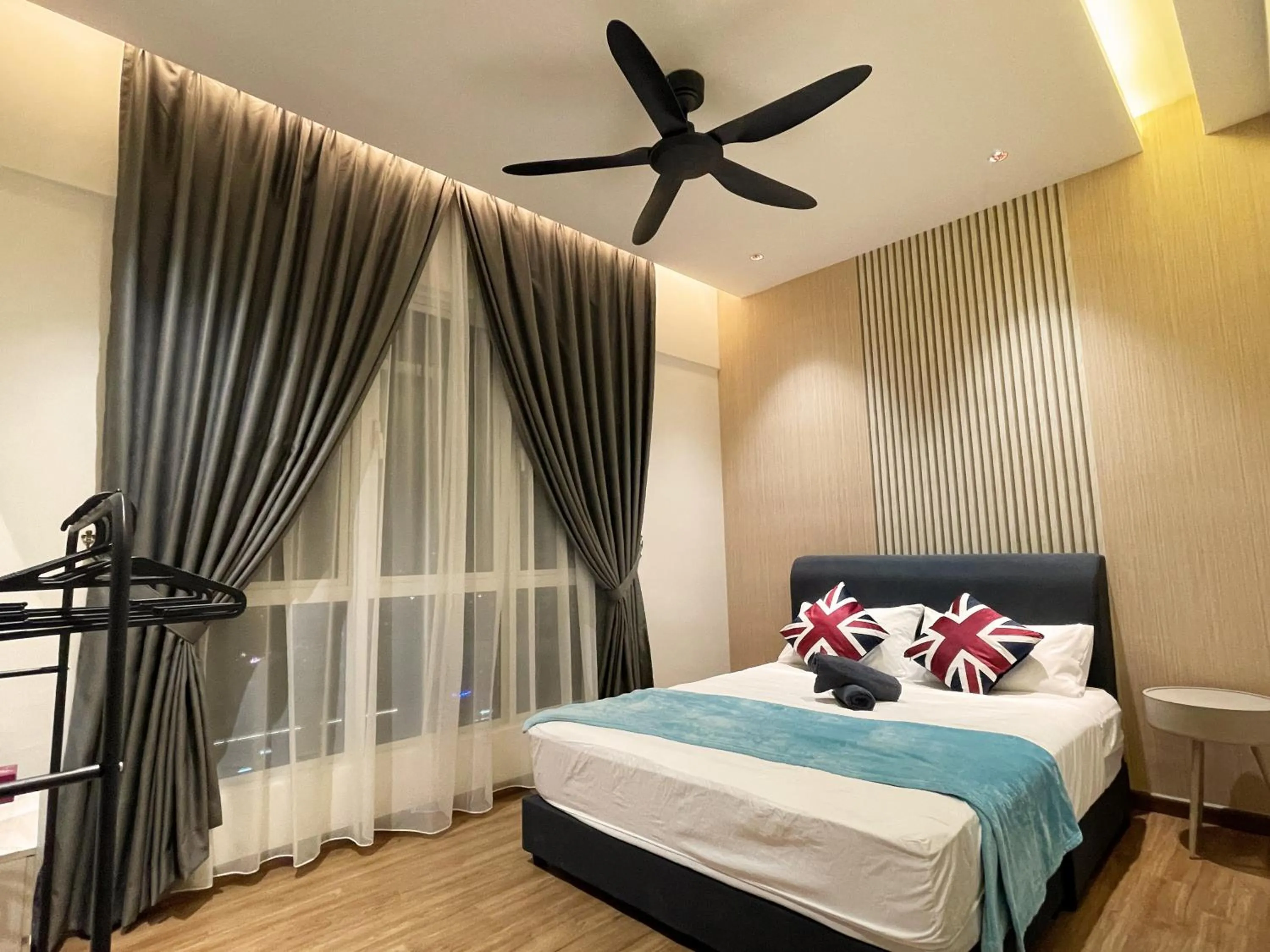 Bed in 121 Residences by The Homez Near One Utama, Starling Mall, Atria