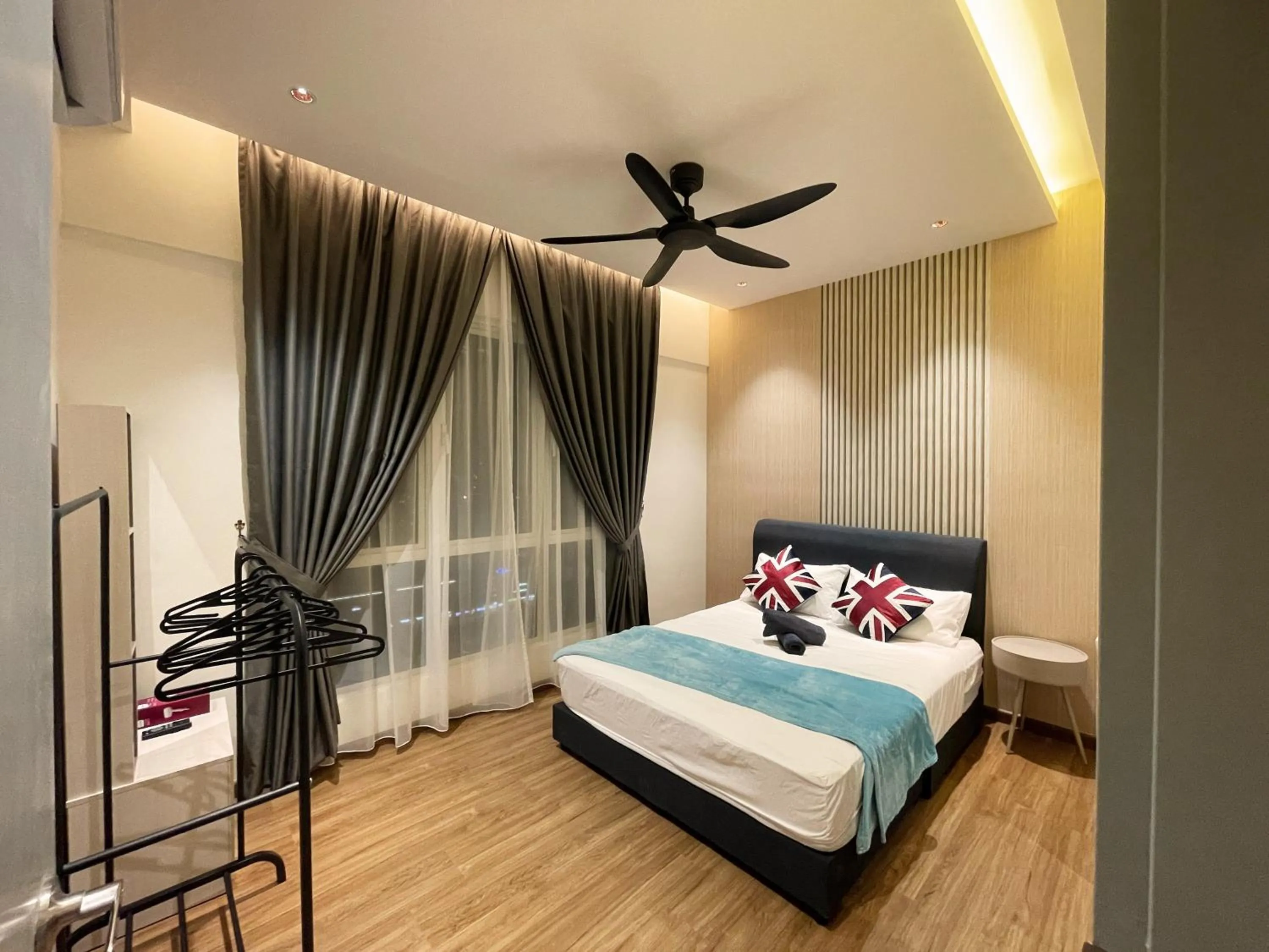 Bed in 121 Residences by The Homez Near One Utama, Starling Mall, Atria