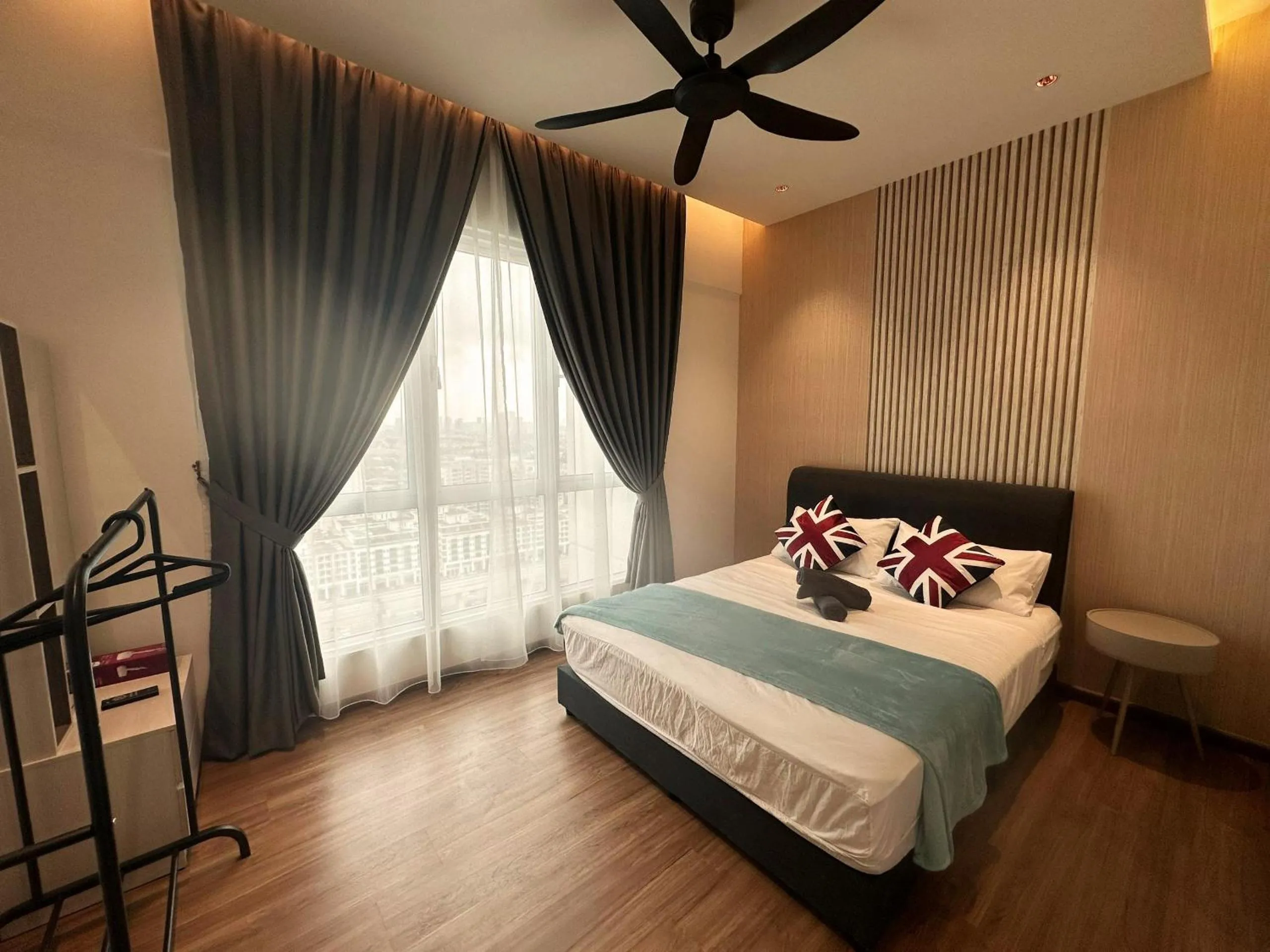 Bed in 121 Residences by The Homez Near One Utama, Starling Mall, Atria