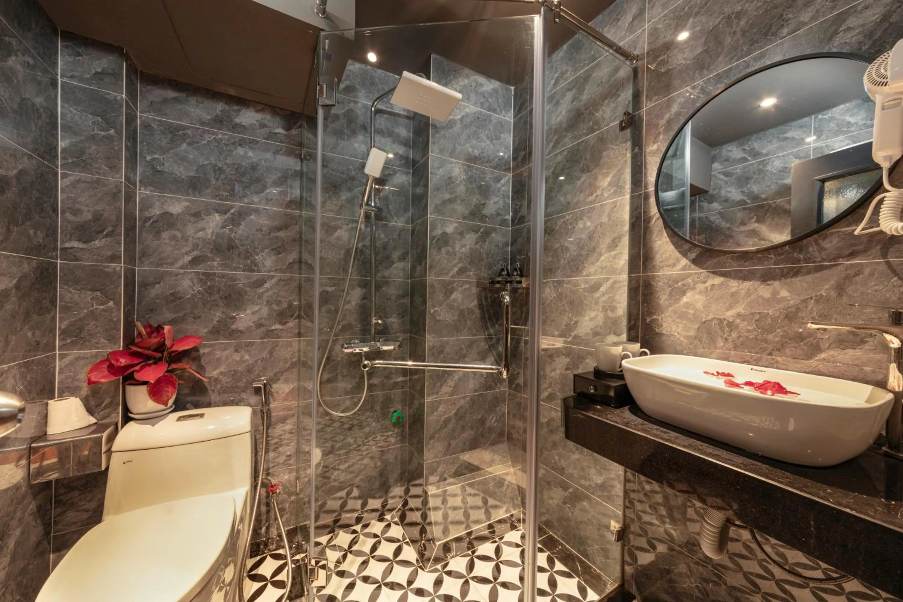 Bathroom in Madelise Stardust Hotel & Travel