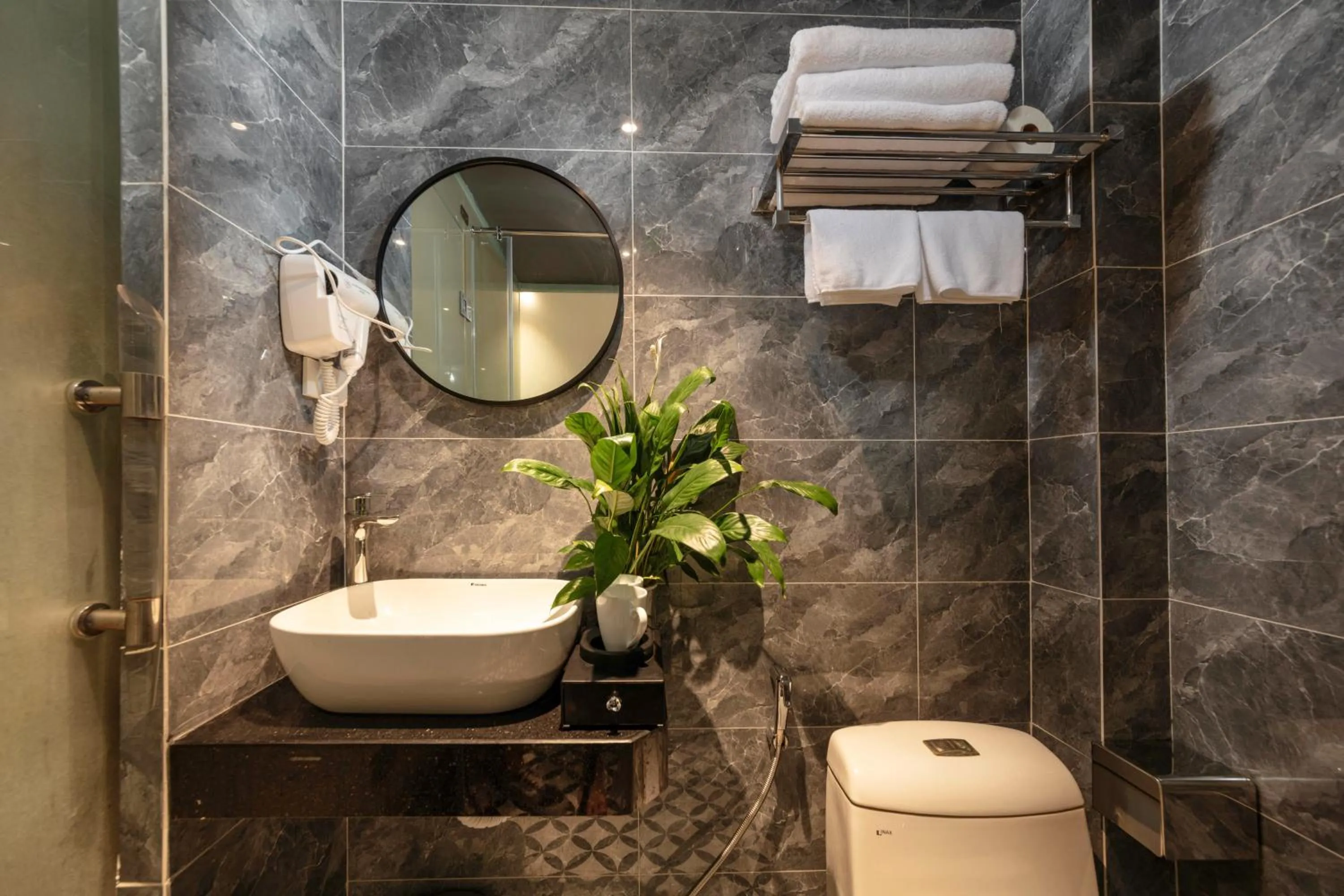 Bathroom in Madelise Stardust Hotel & Travel