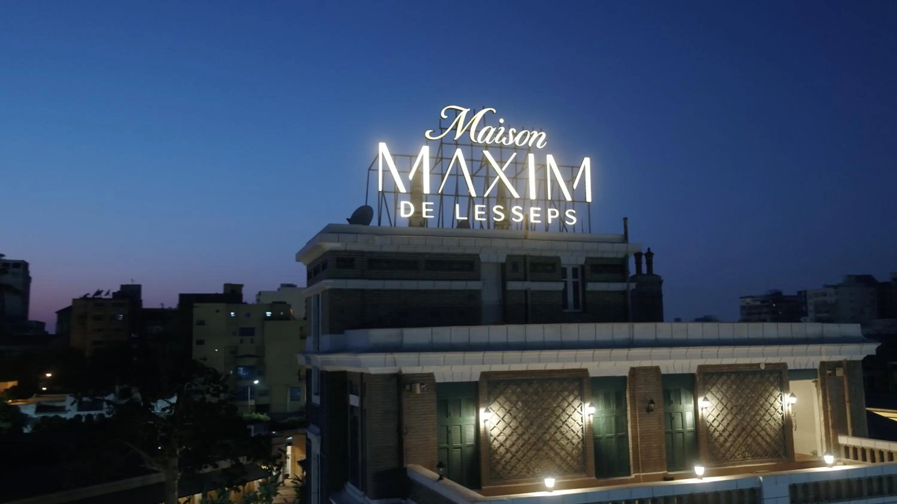 Property building in Maison Maxim De Lesseps