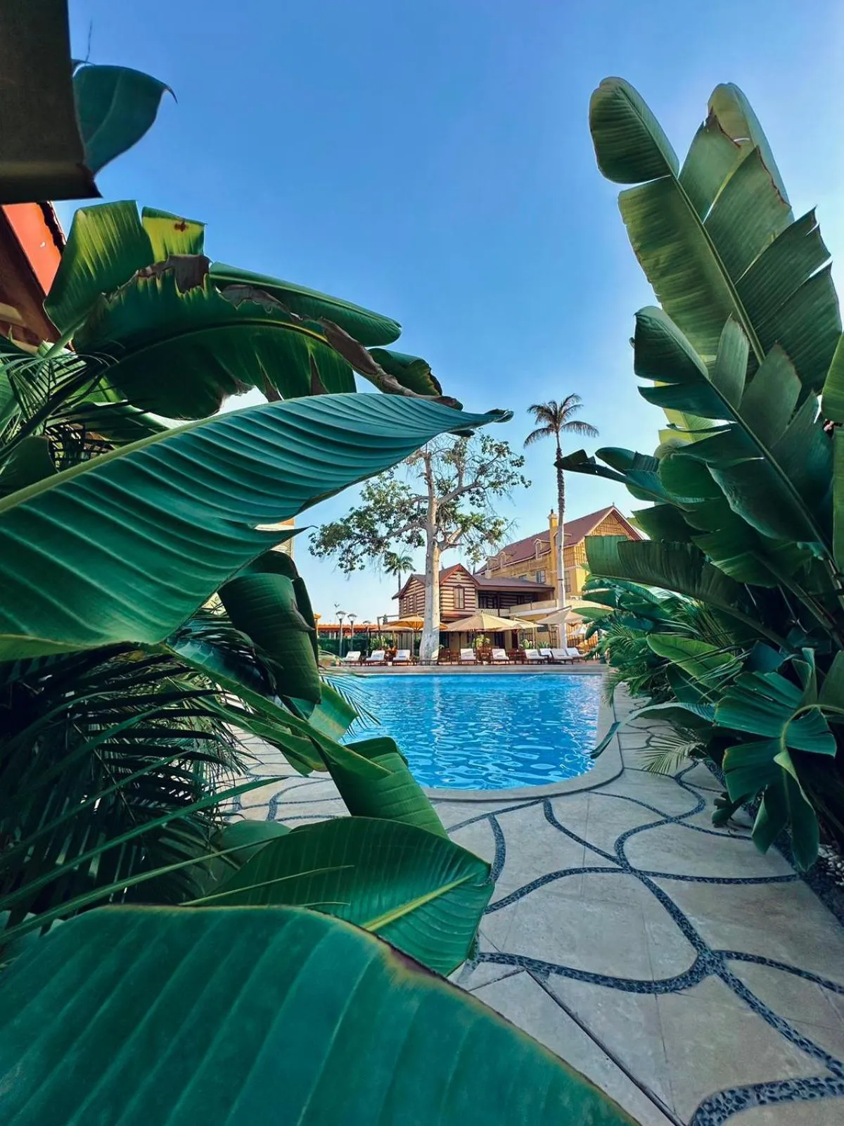 Day in Maison Maxim De Lesseps