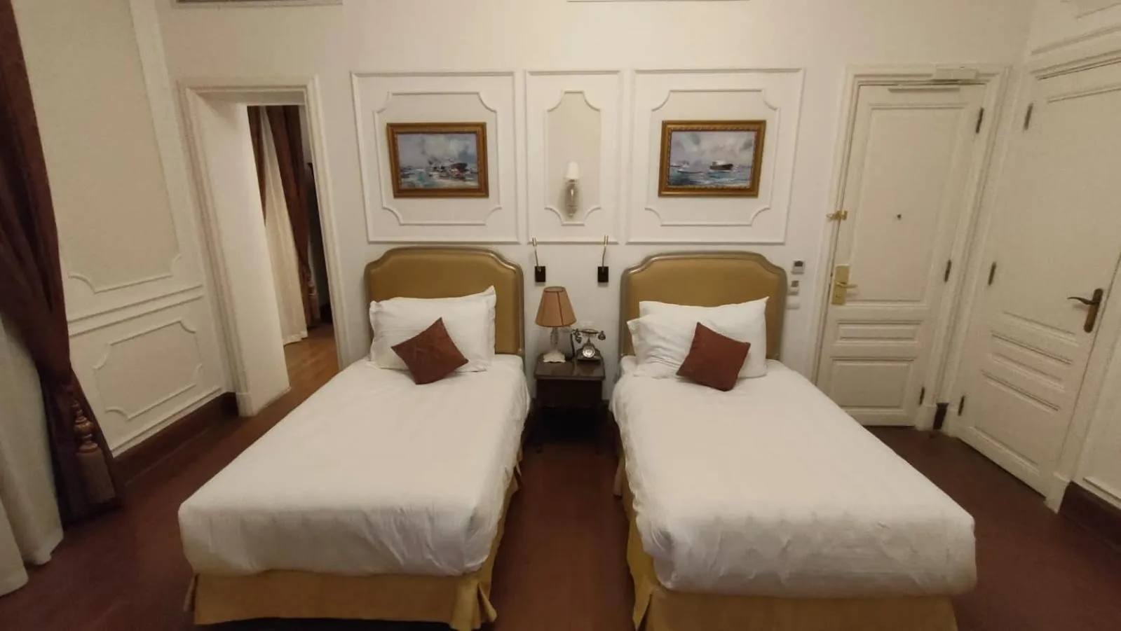 Bed in Maison Maxim De Lesseps