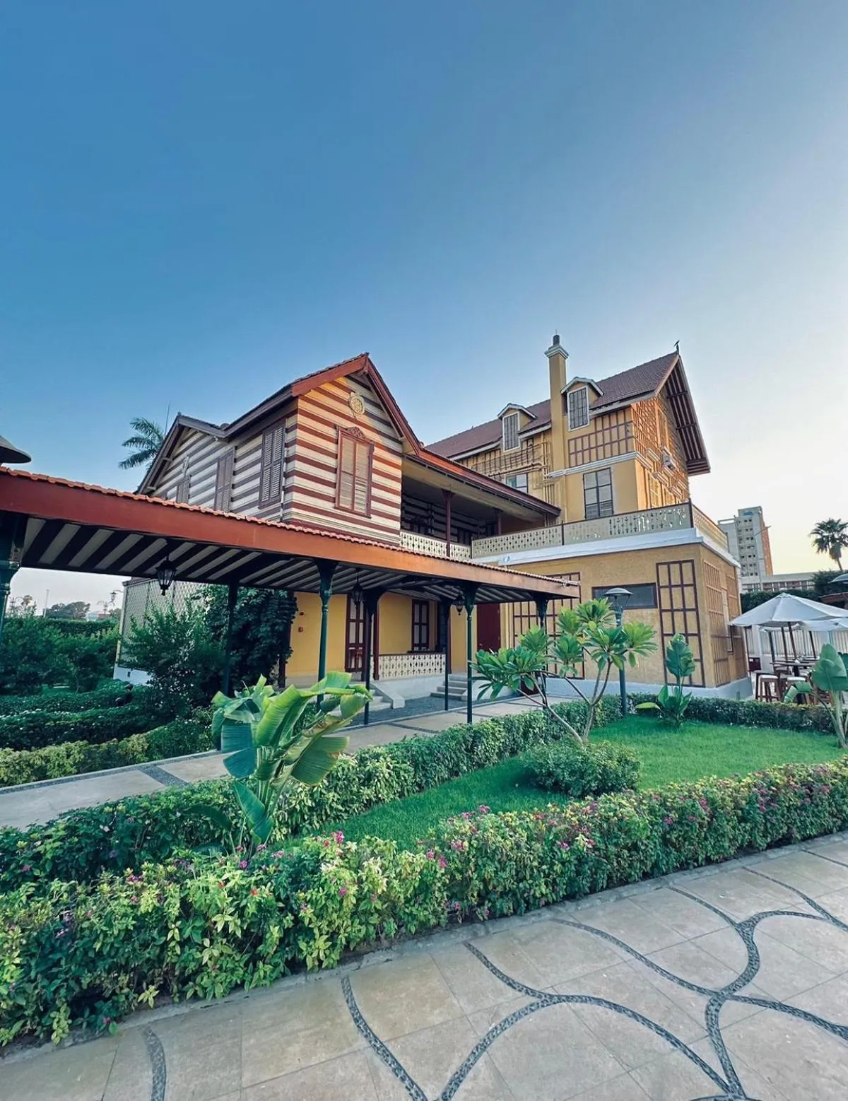 Property building in Maison Maxim De Lesseps