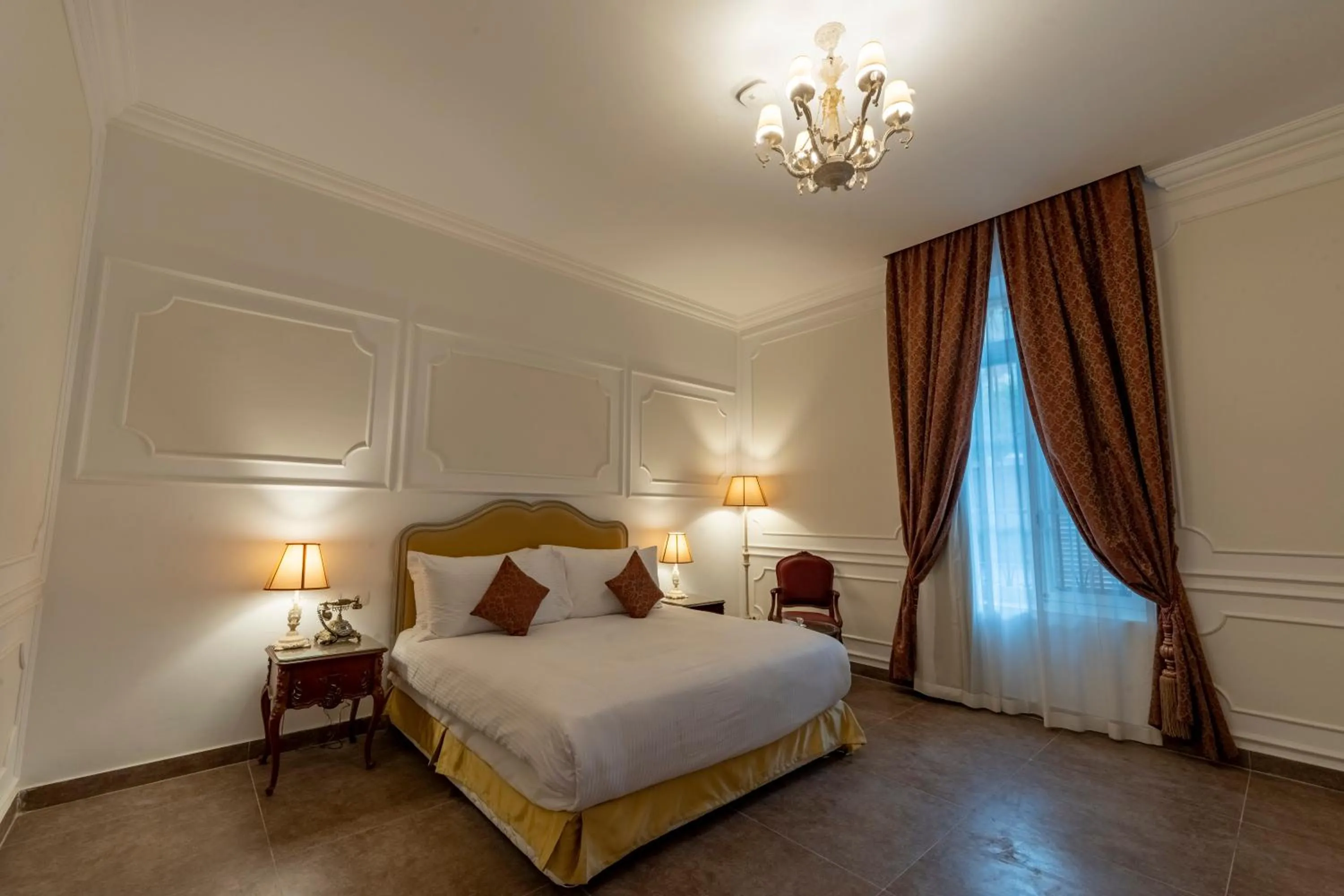 Bed in Maison Maxim De Lesseps