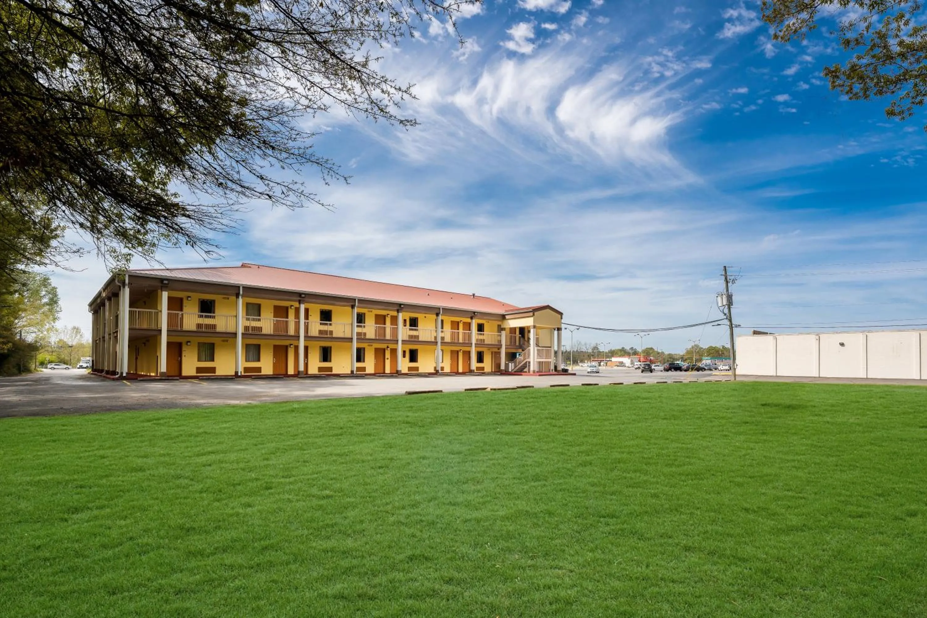 Property building in Americas Best Value Inn-Montezuma