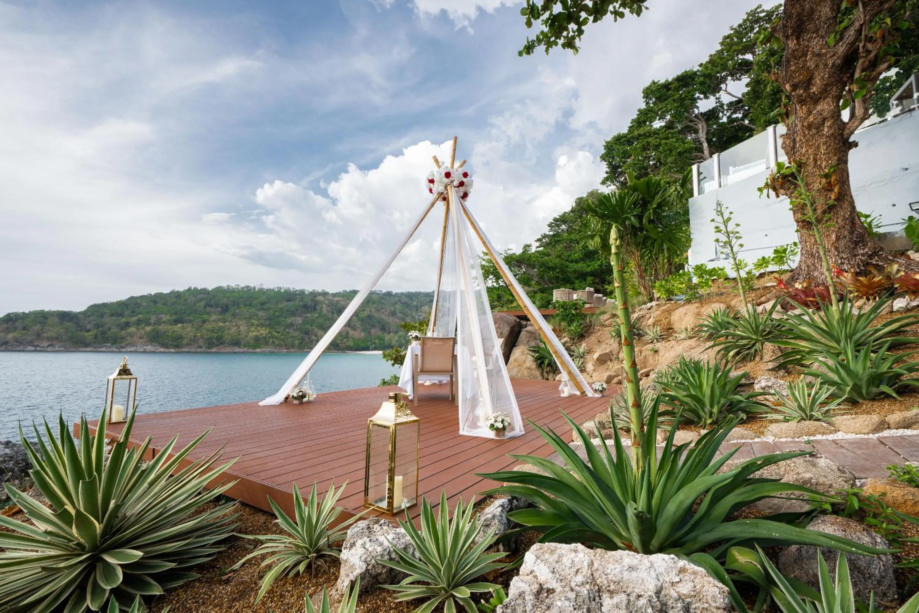 Restaurant/places to eat in ANONA SUNSET Boutique