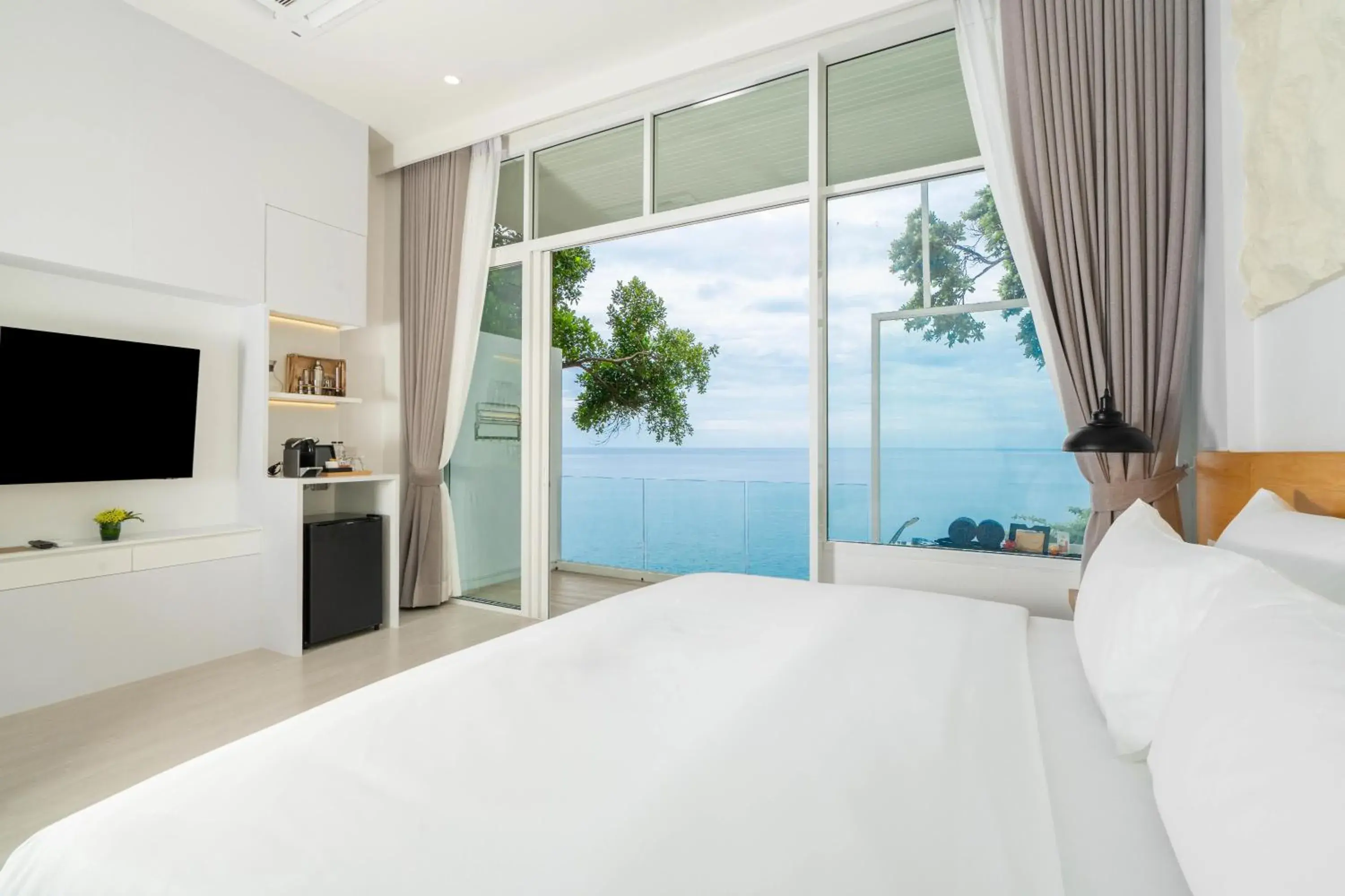 Deluxe Jacuzzi Ocean Front in ANONA SUNSET Boutique Deluxe Jacuzzi Ocean Front in ANONA SUNSET Boutique