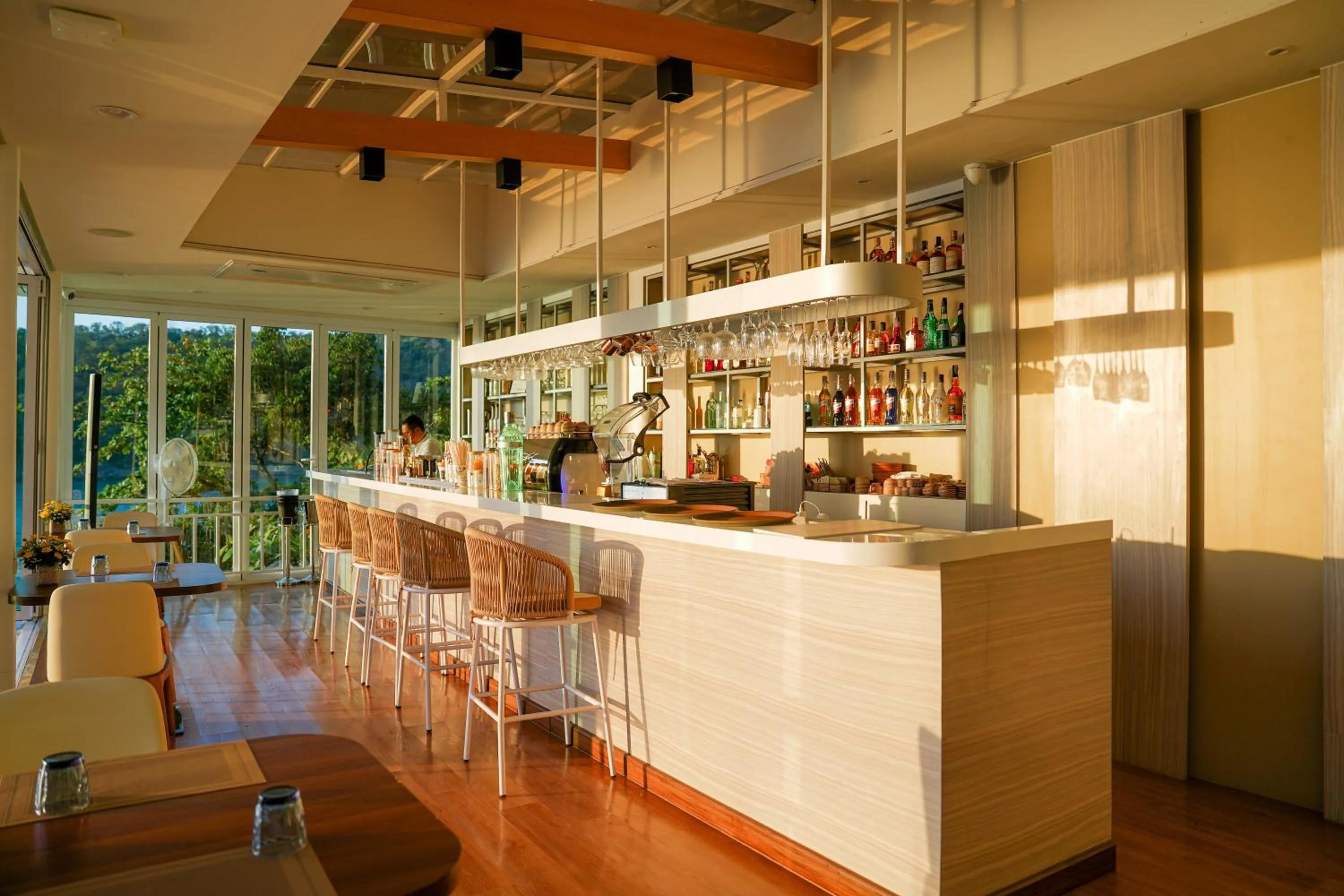 Restaurant/places to eat in ANONA SUNSET Boutique