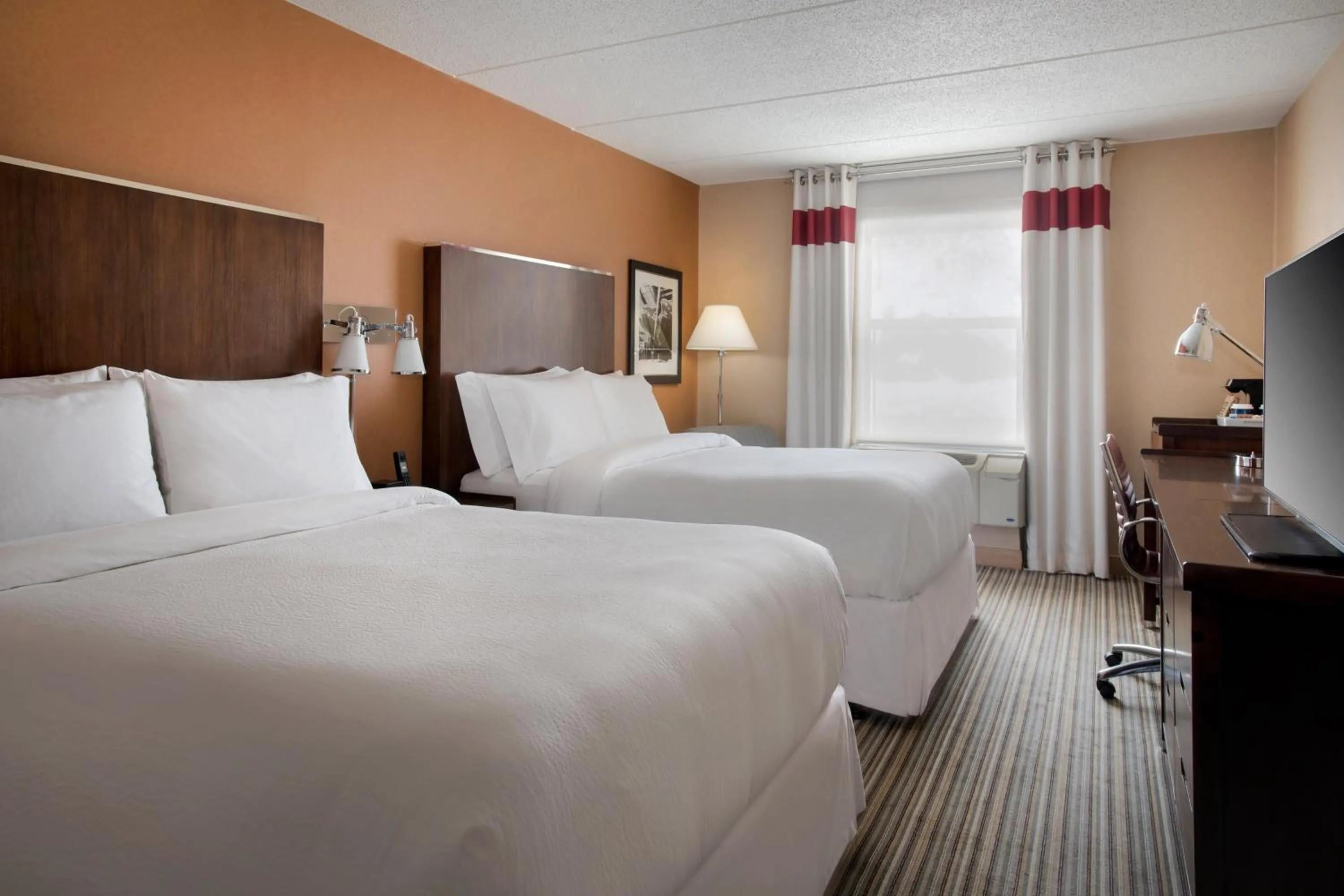 Photo of the whole room, Bed in The Crossroads Hotel - Newburgh