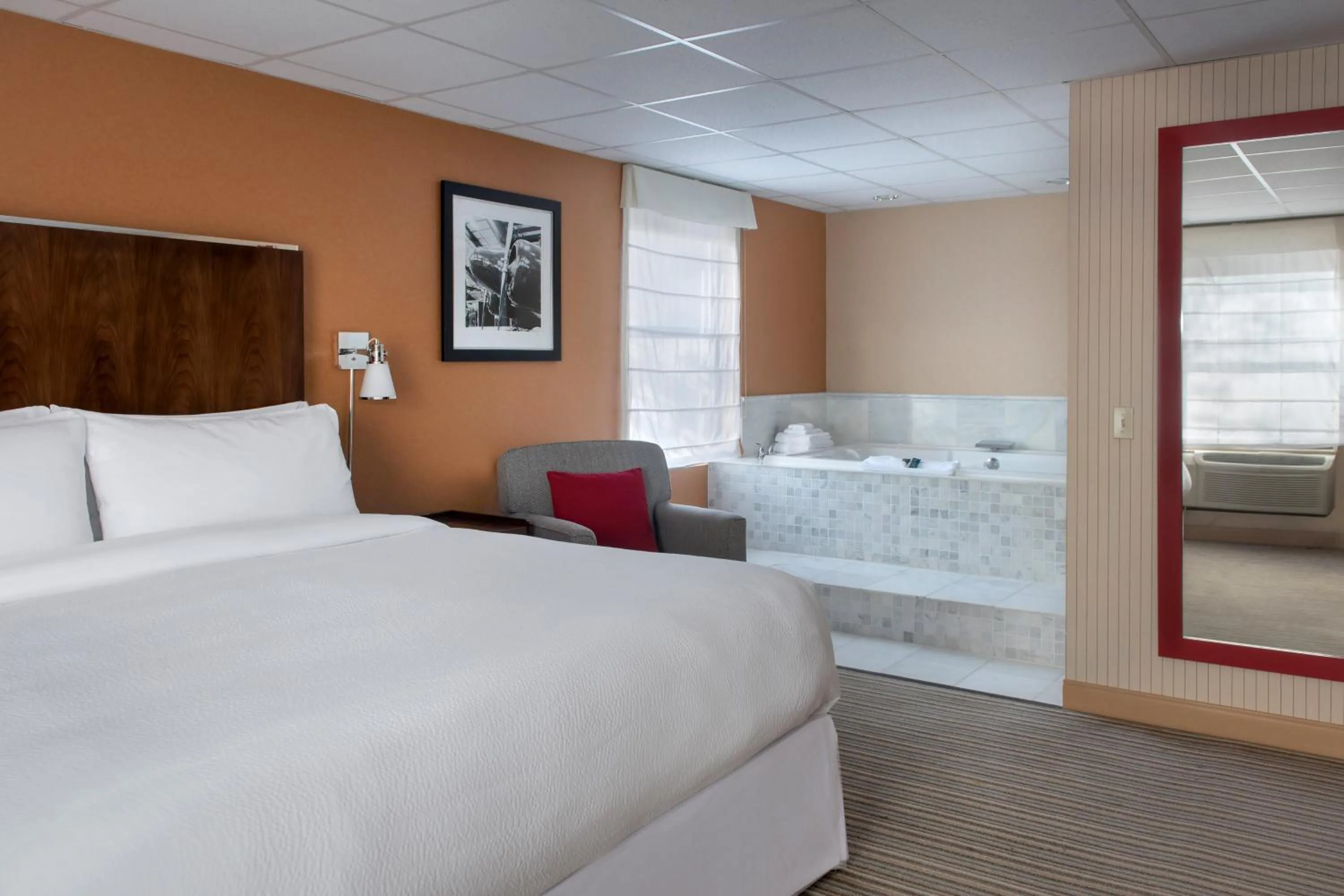 Photo of the whole room, Bed in The Crossroads Hotel - Newburgh