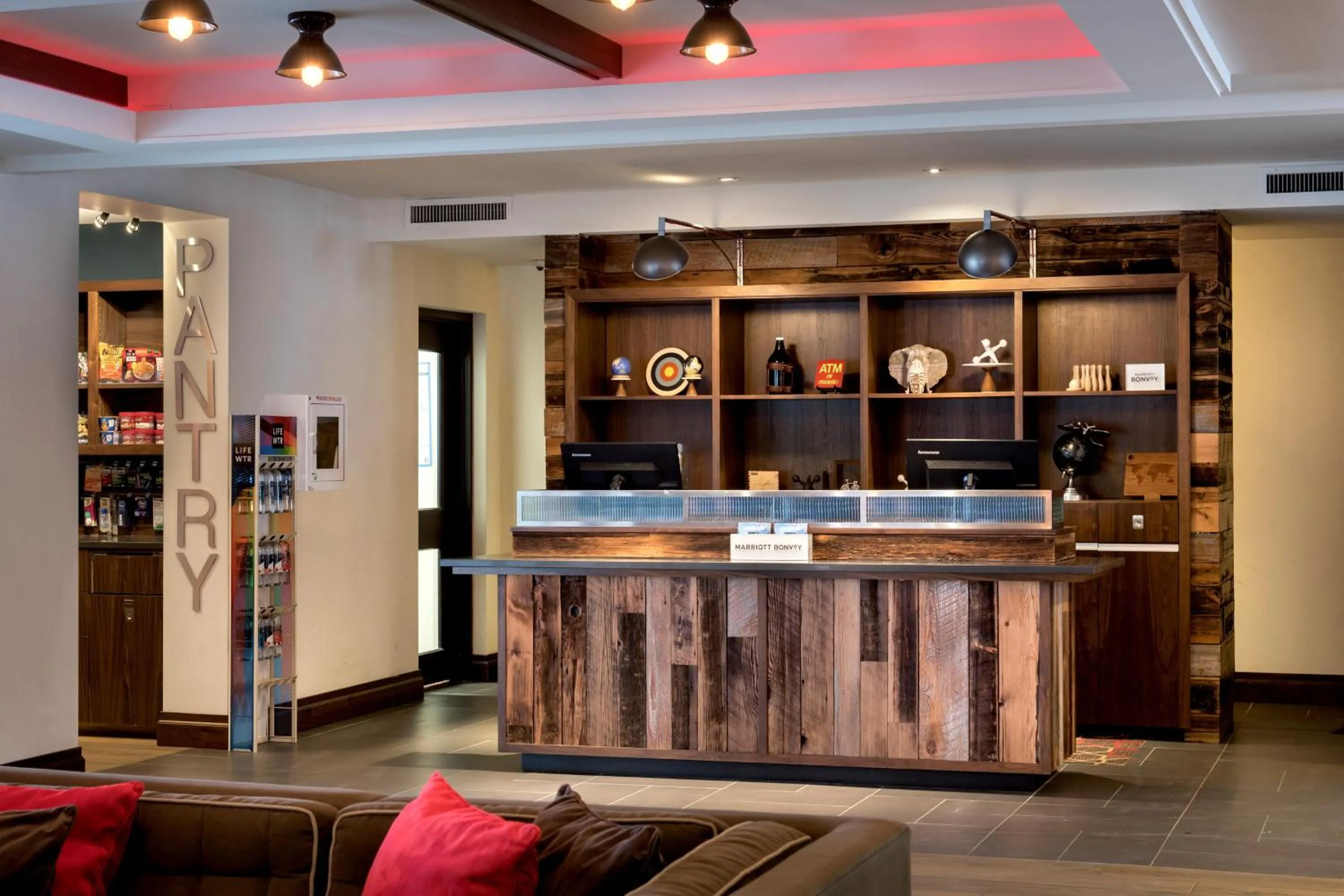 Lobby or reception in The Crossroads Hotel - Newburgh