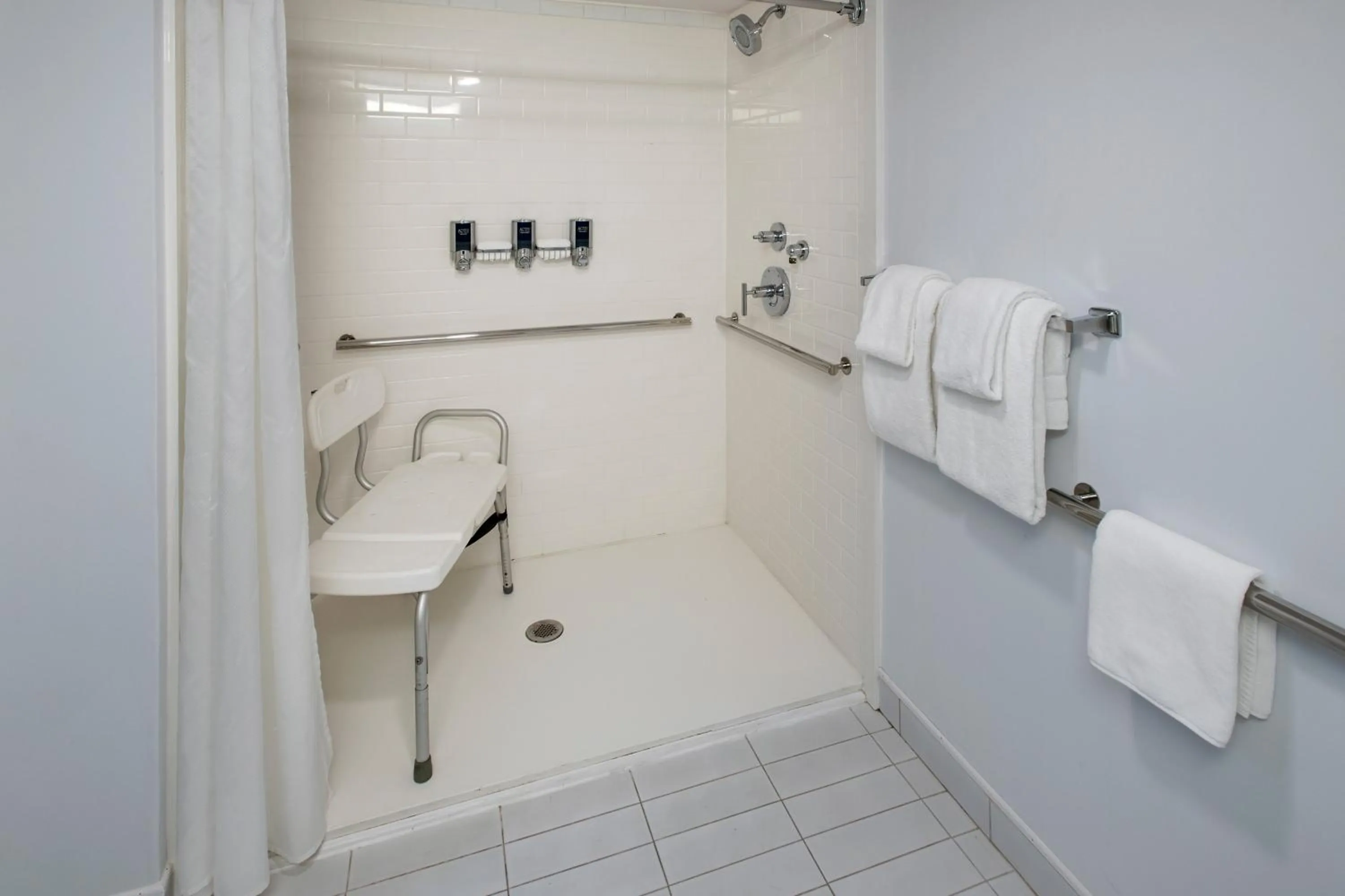 Bathroom in The Crossroads Hotel - Newburgh