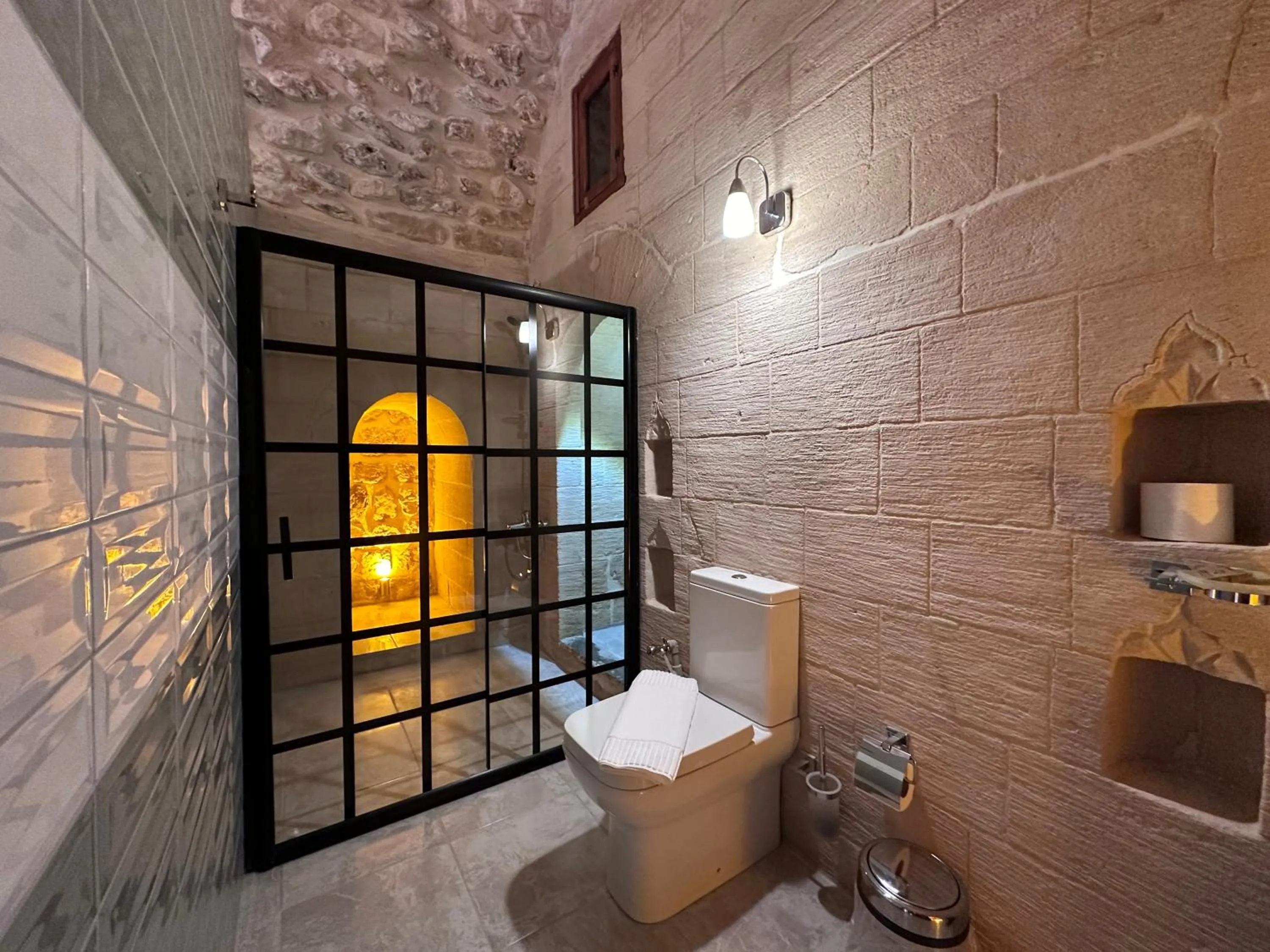 Shower in Aryan Butik Otel