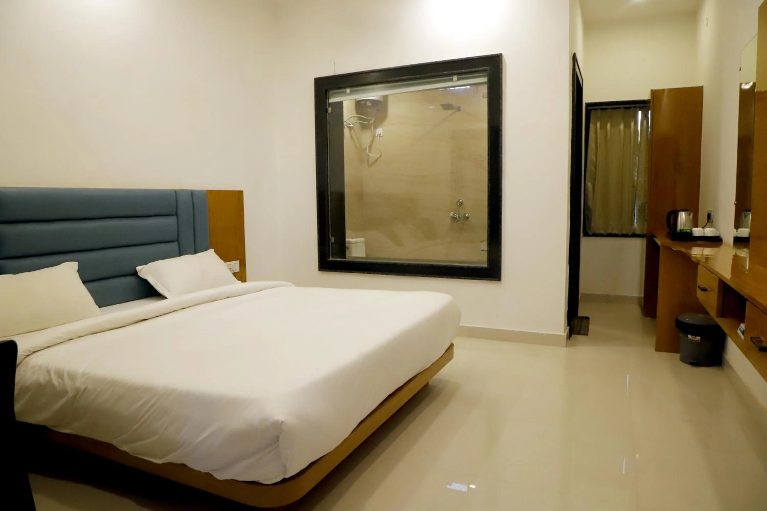 Living room, Bed in Kesariya Bagh Resort Pushkar