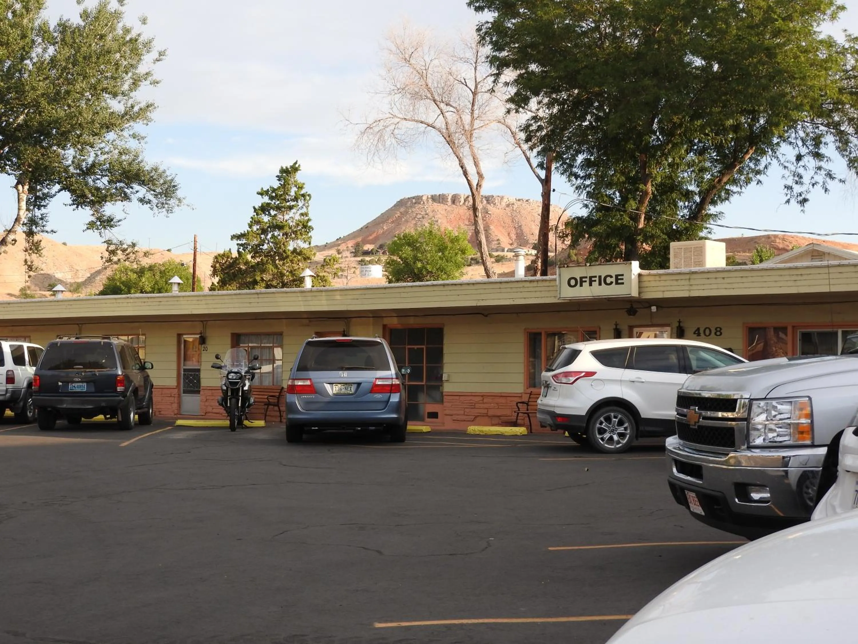 Facade/entrance in Rainbow Motel