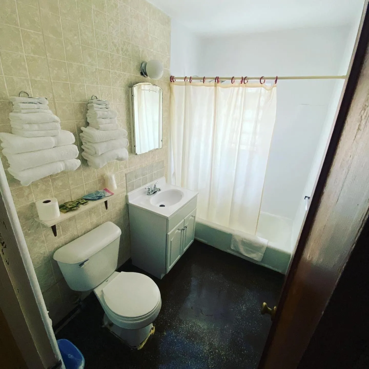 Bathroom in Rainbow Motel