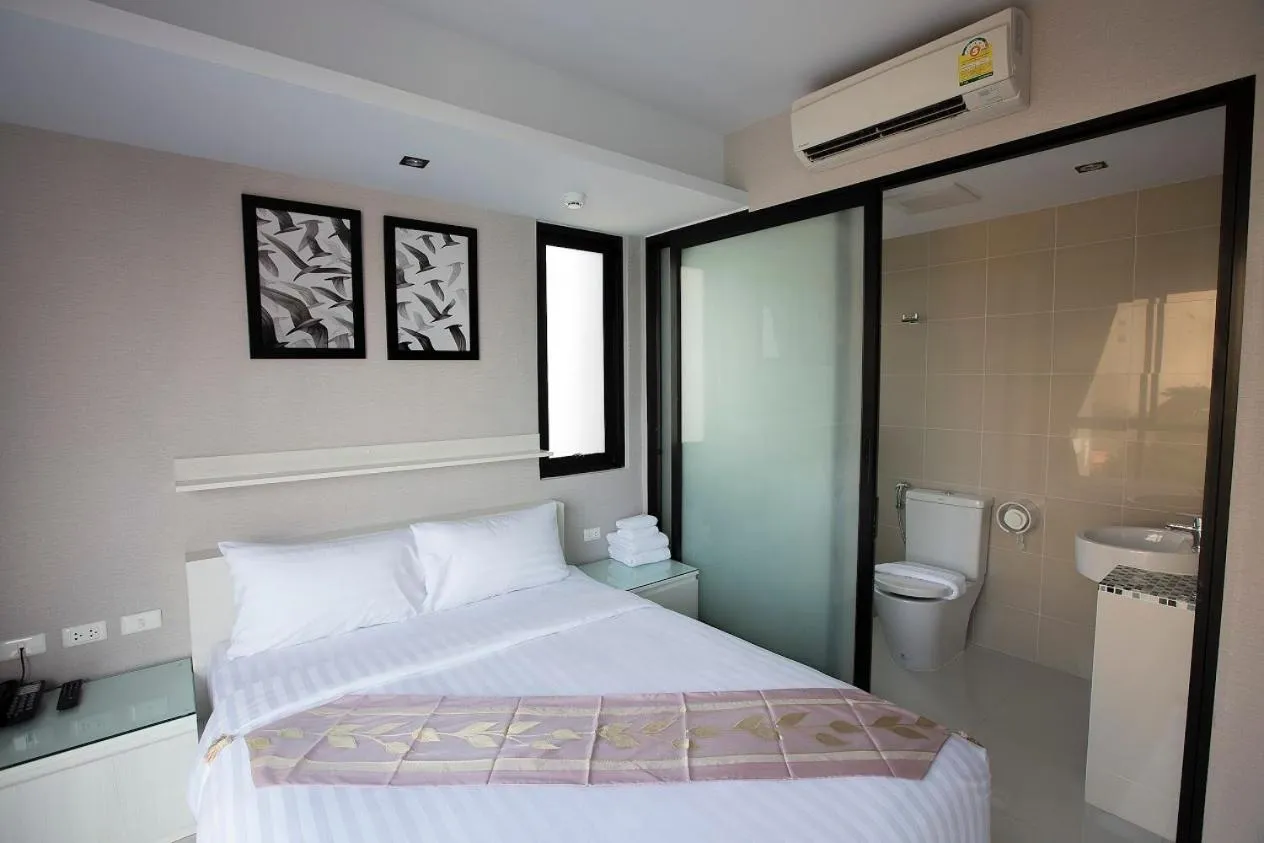 Bed in Serenotel Pattaya