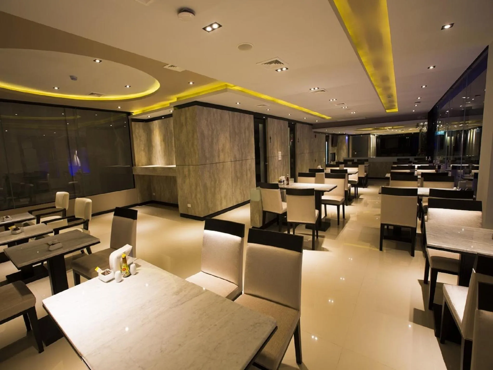 Restaurant/places to eat in Serenotel Pattaya