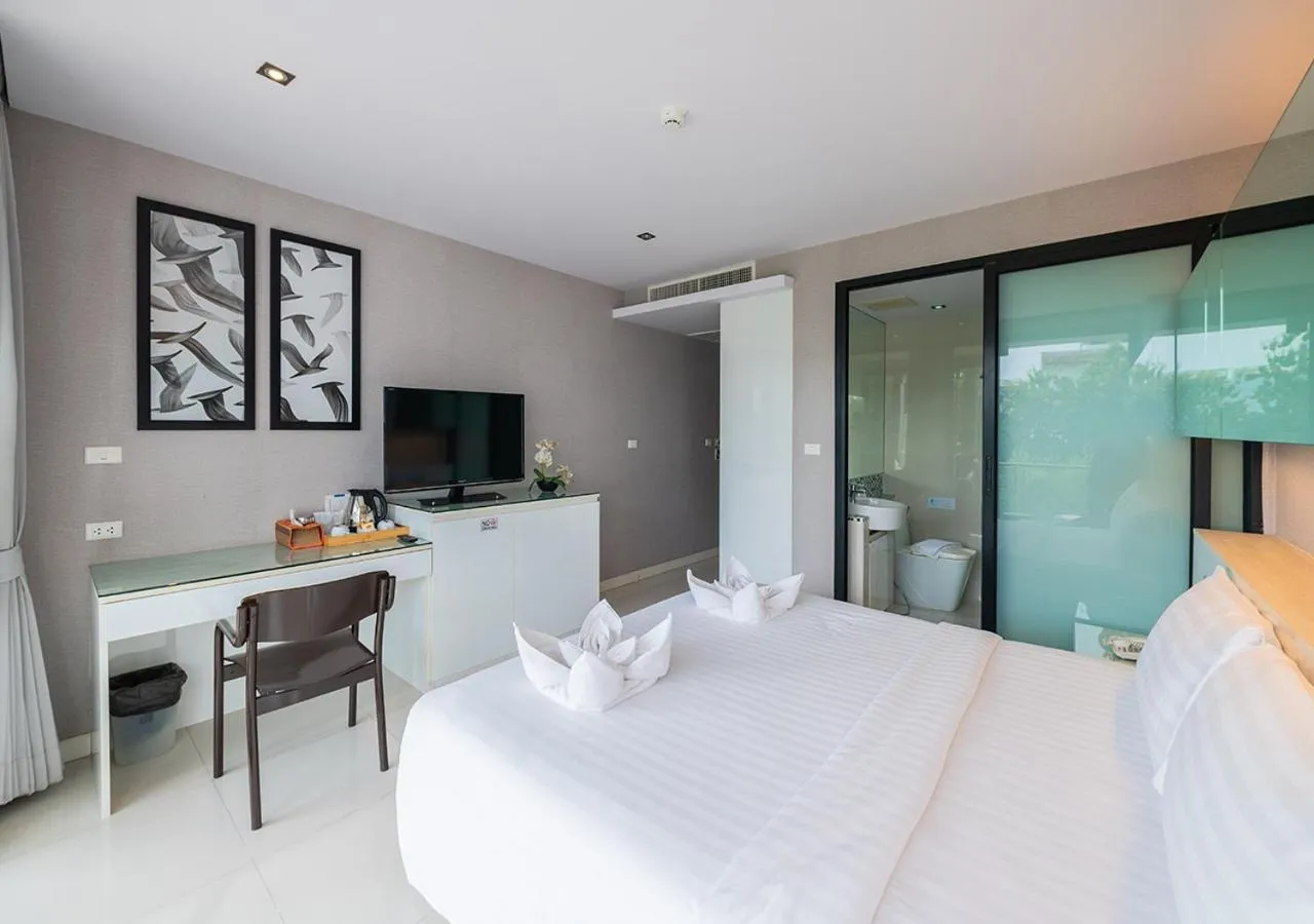 Bed in Serenotel Pattaya