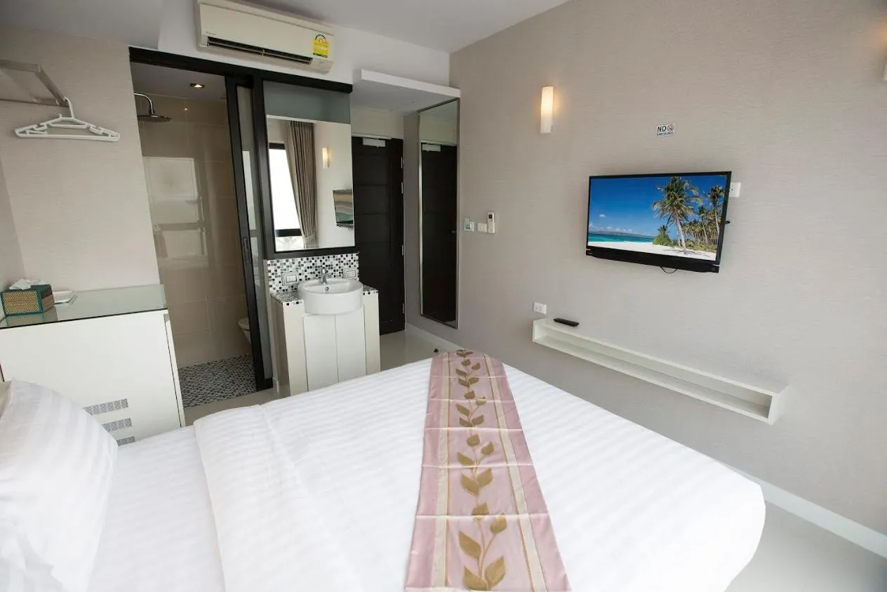 Bed in Serenotel Pattaya