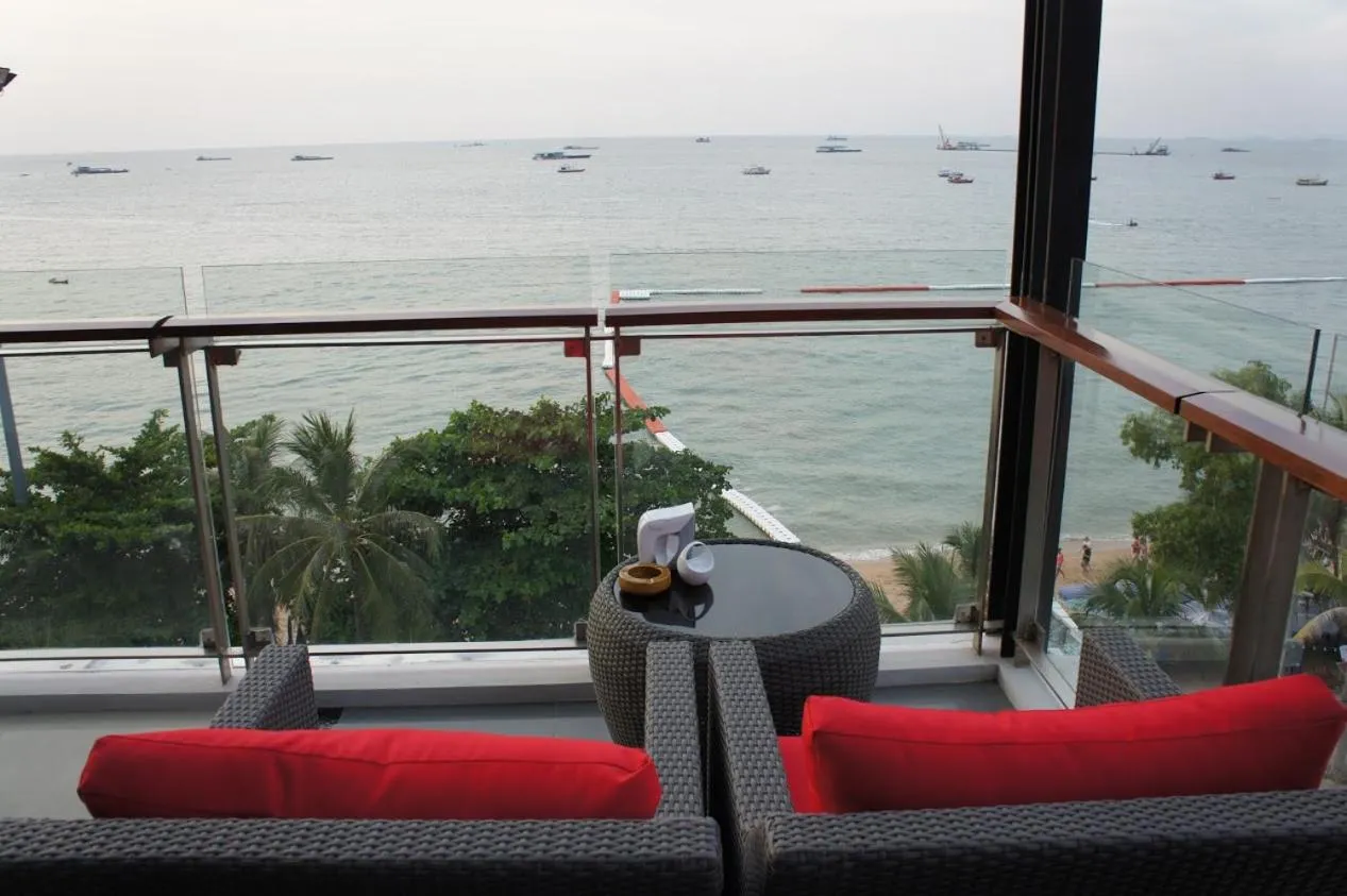 Day in Serenotel Pattaya