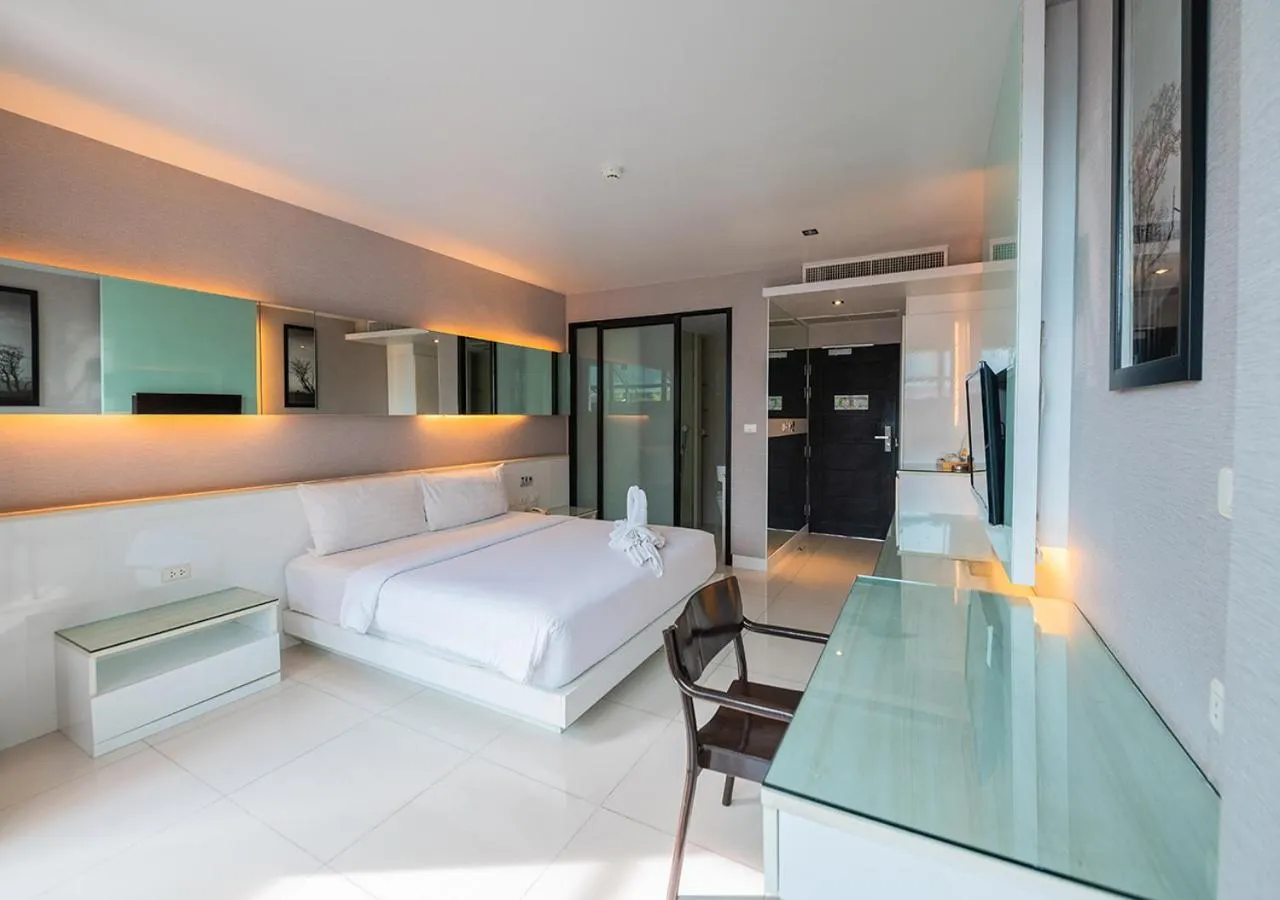 Bed in Serenotel Pattaya