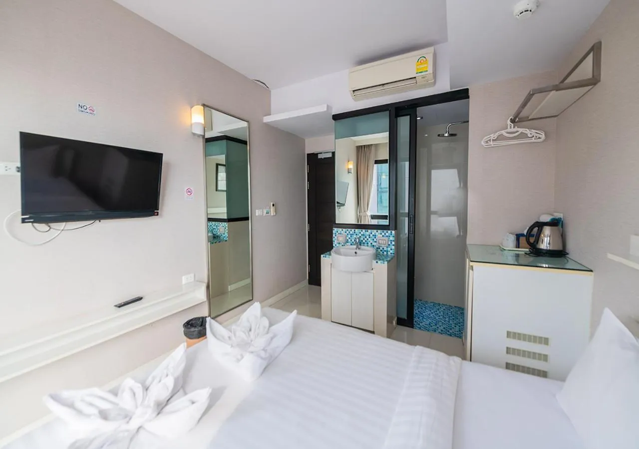 Bed in Serenotel Pattaya