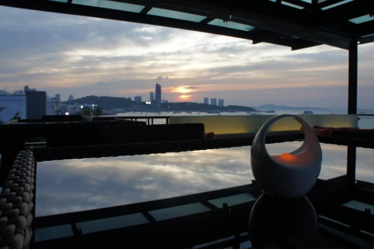 Restaurant/places to eat in Serenotel Pattaya