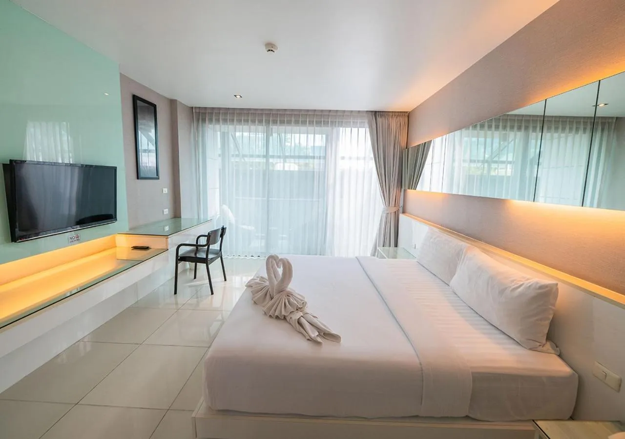 Bed in Serenotel Pattaya