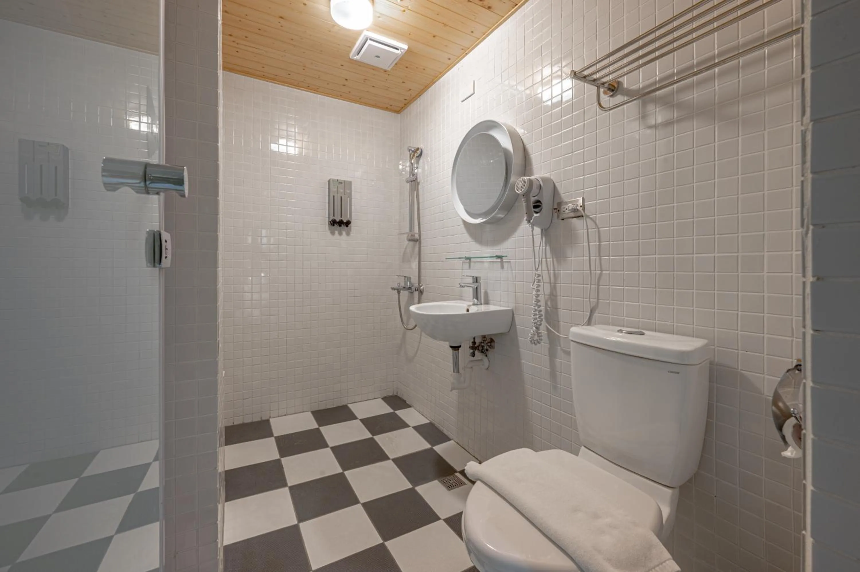 Toilet in Light Hostel