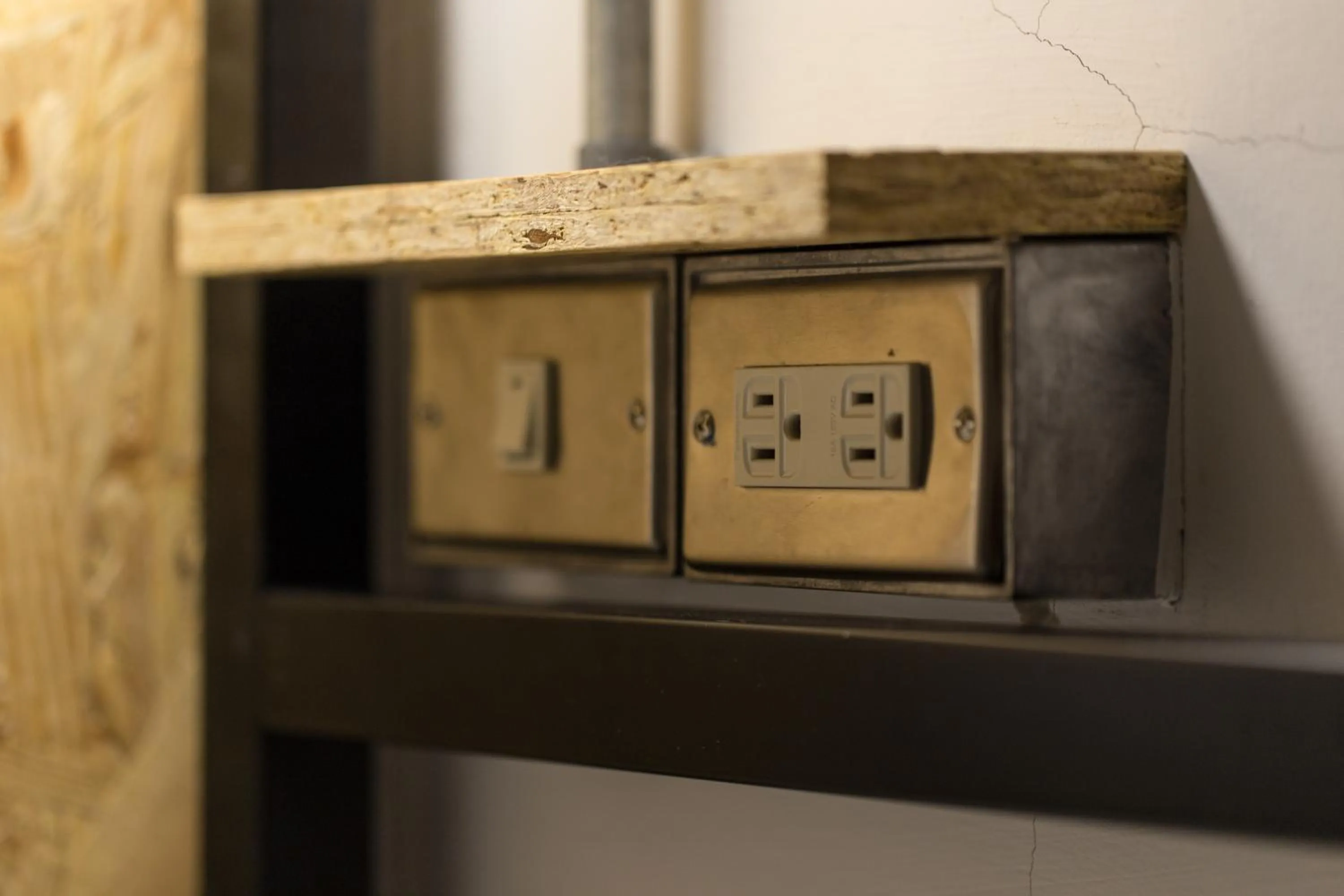 Logo/Certificate/Sign in Light Hostel