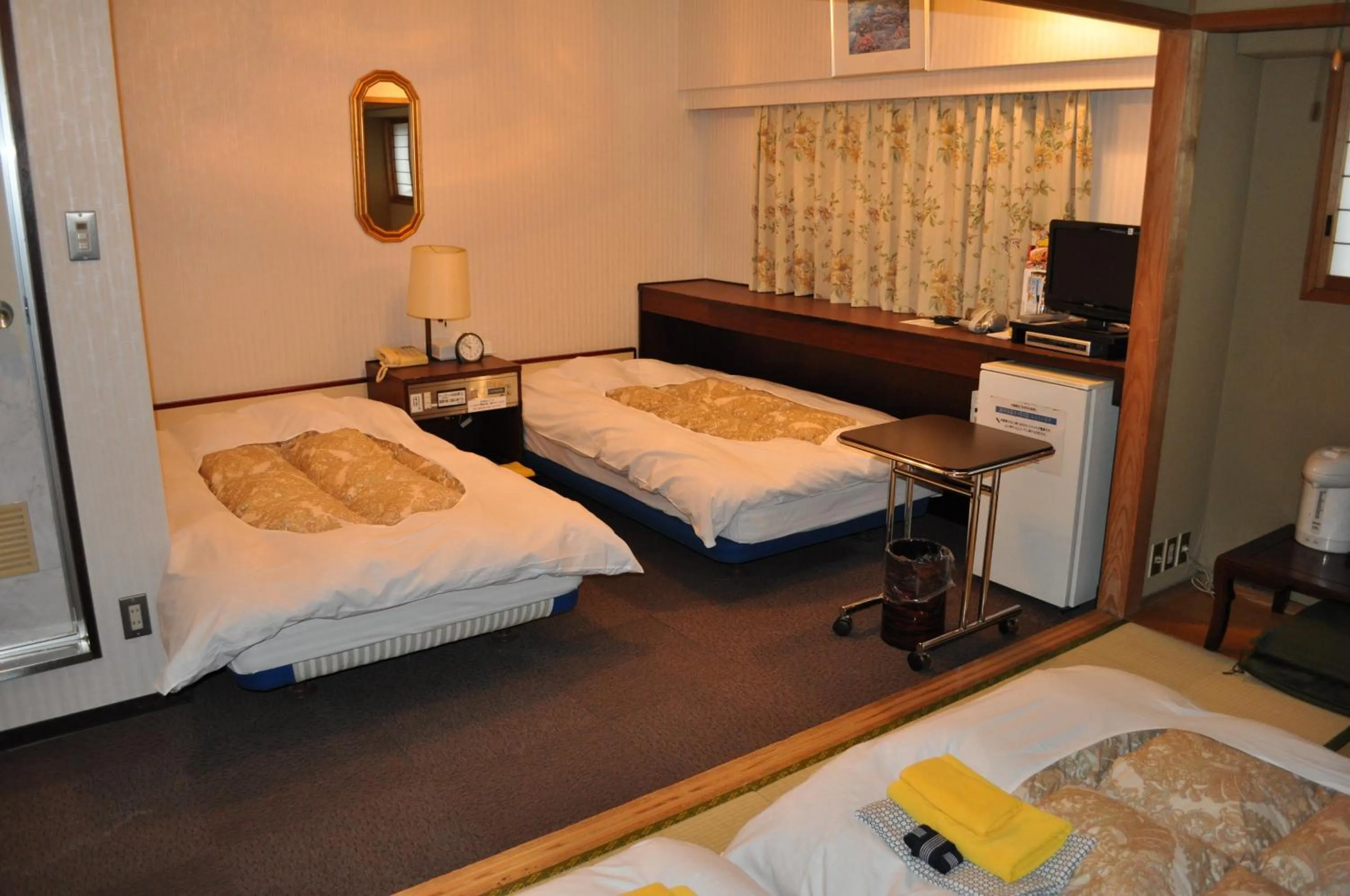 Photo of the whole room, Bed in Hotel Los Inn Kochi