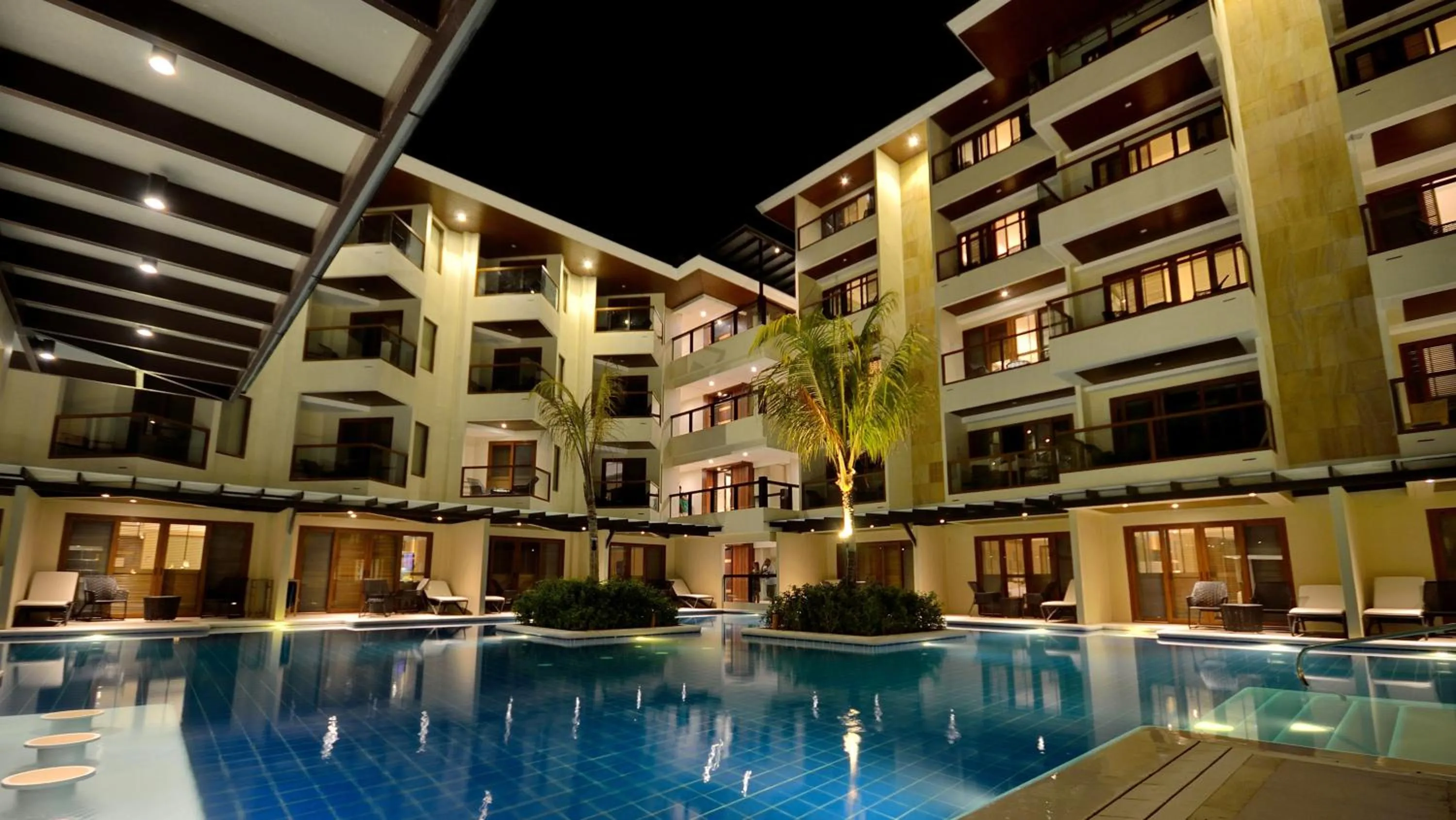 Swimming pool in Henann Resort Alona Beach