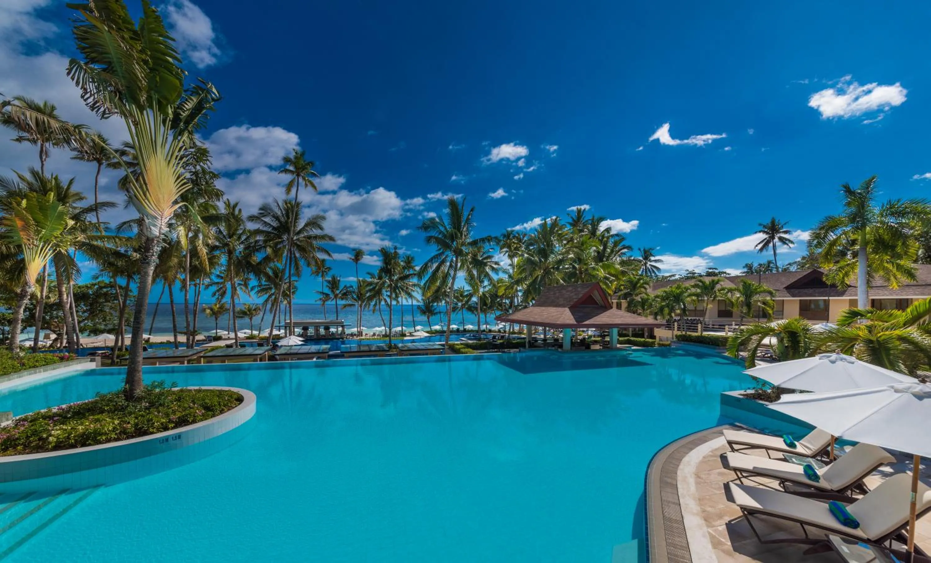 Swimming pool in Henann Resort Alona Beach