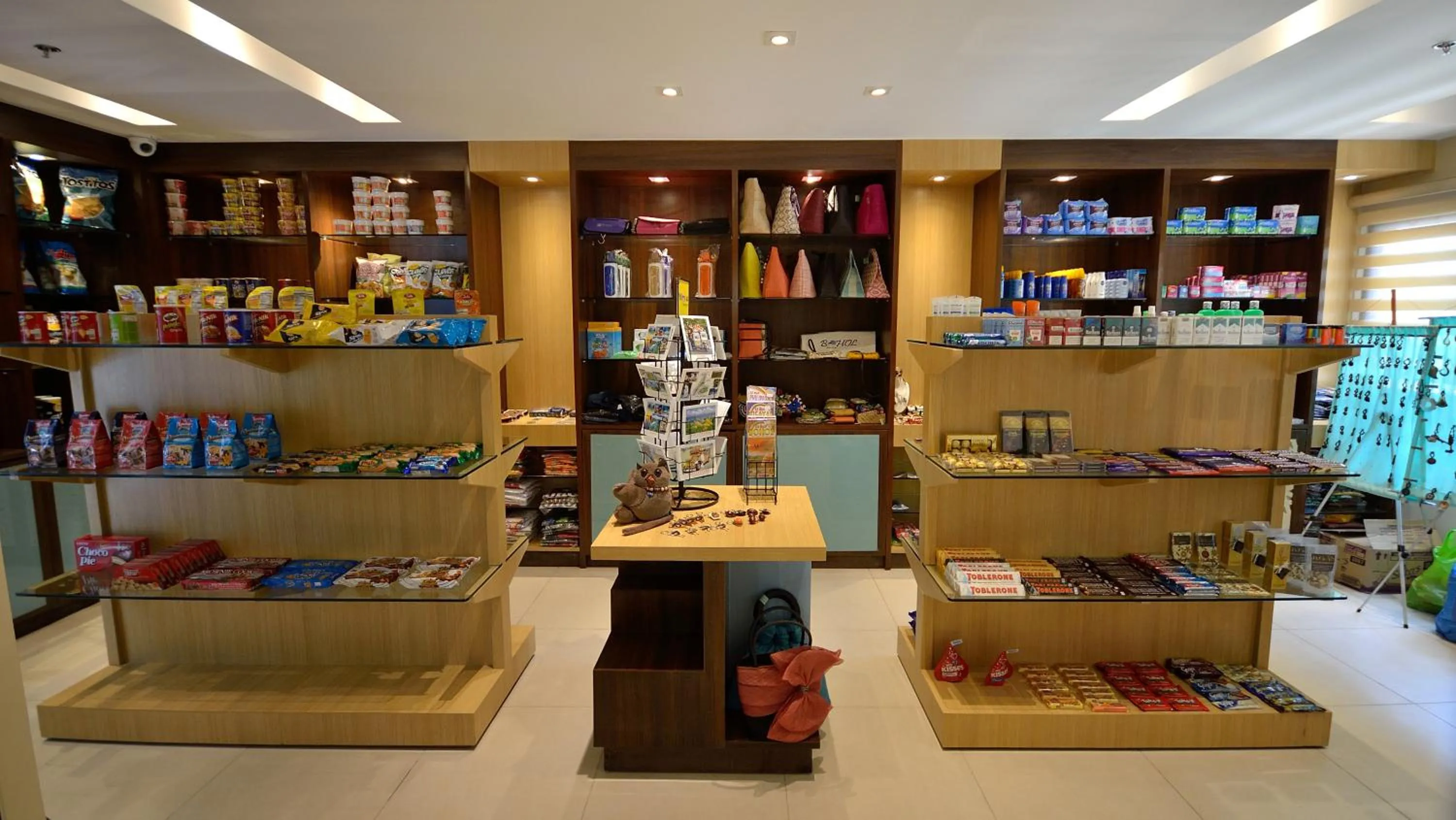 On-site shops in Henann Resort Alona Beach