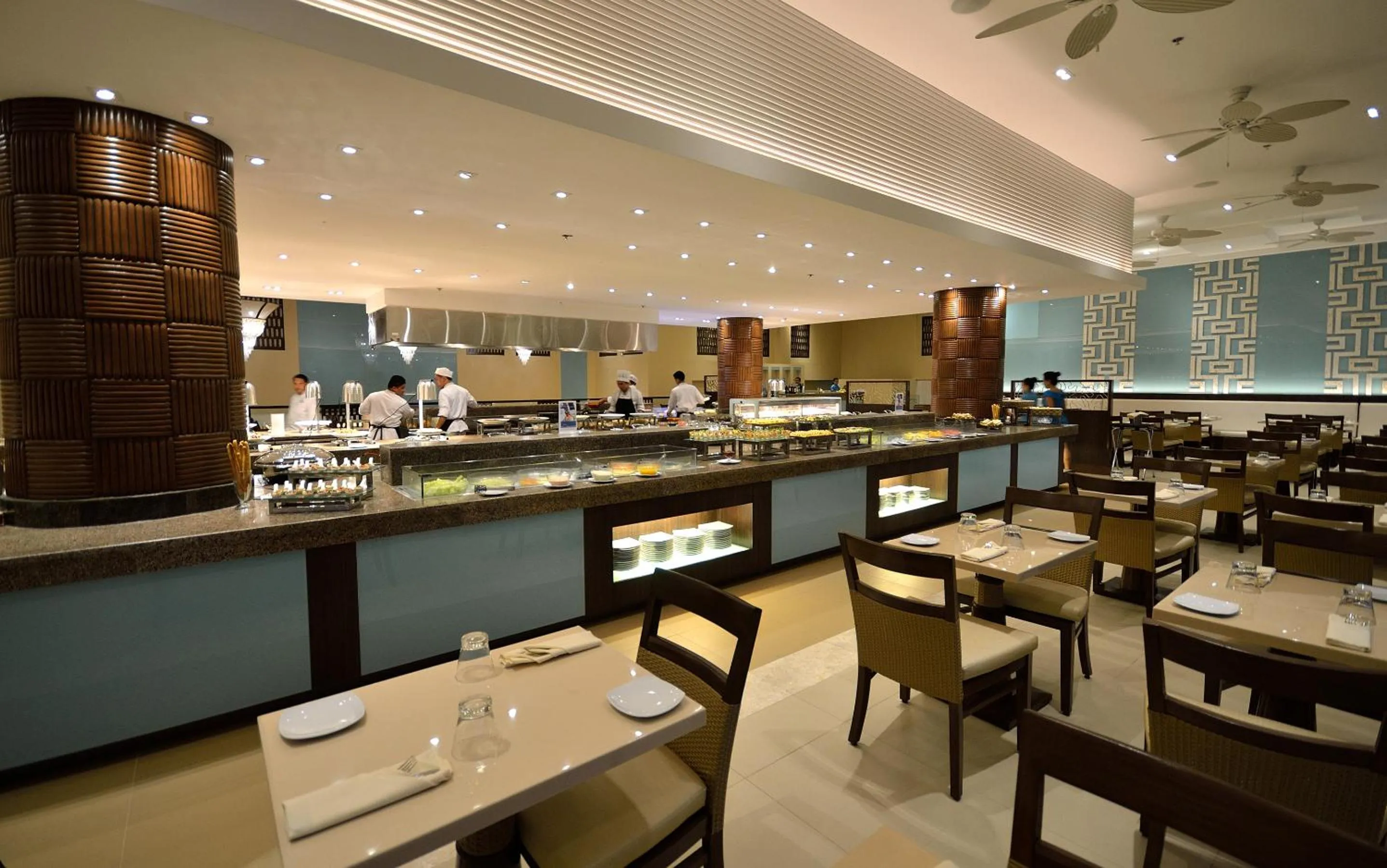 Restaurant/places to eat in Henann Resort Alona Beach