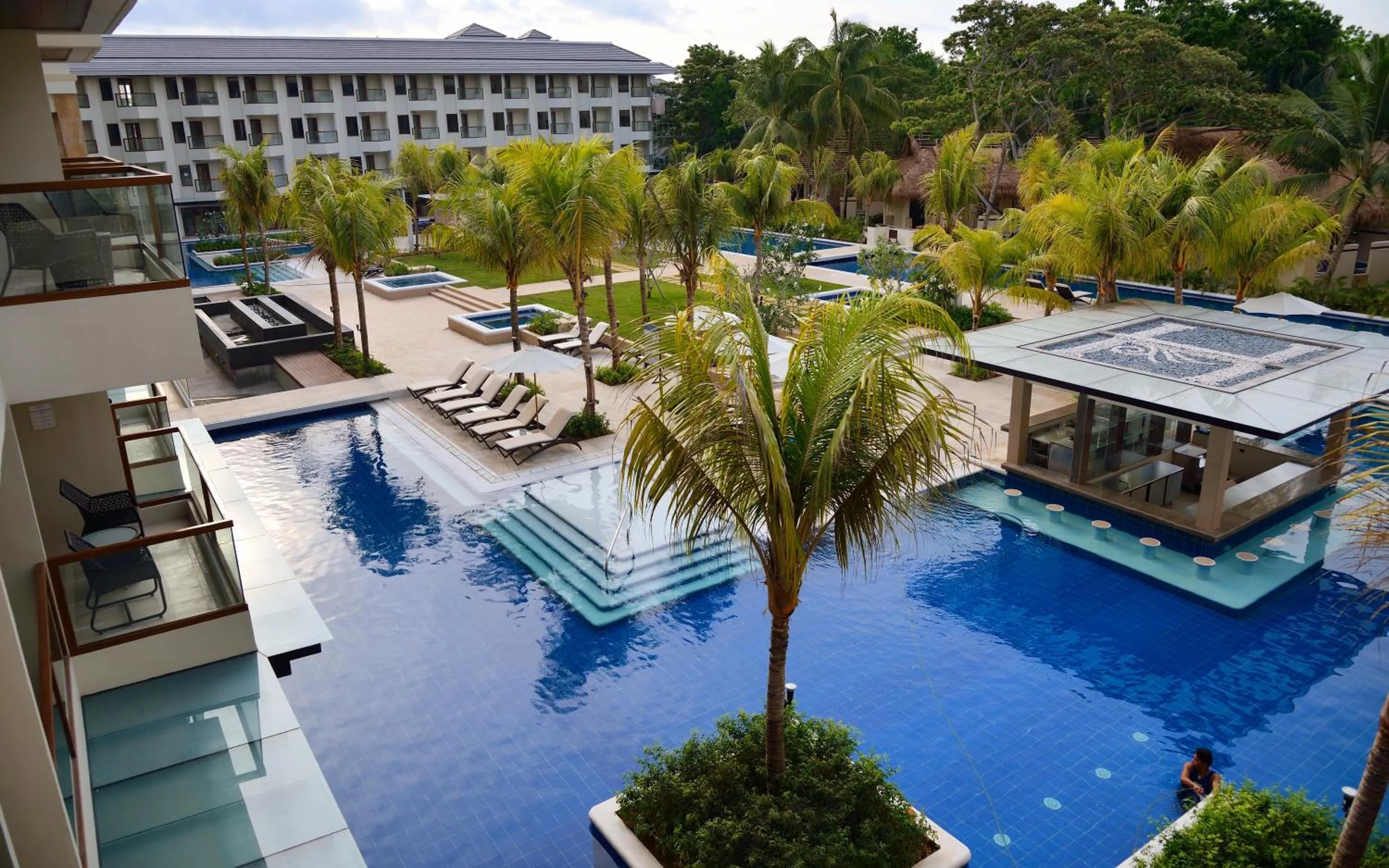 Swimming pool in Henann Resort Alona Beach